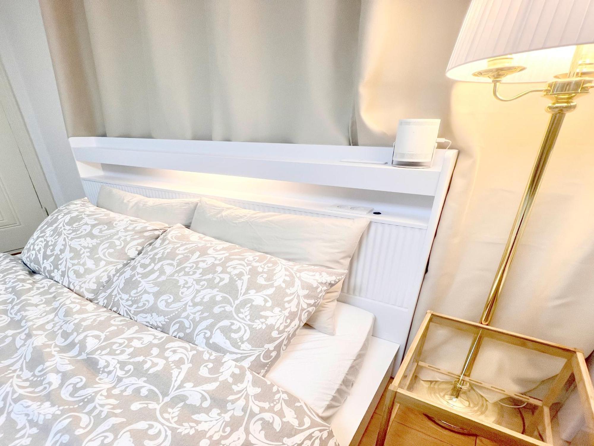 Villa Joy-30sec From Hongdae Subwaystop-elevator *