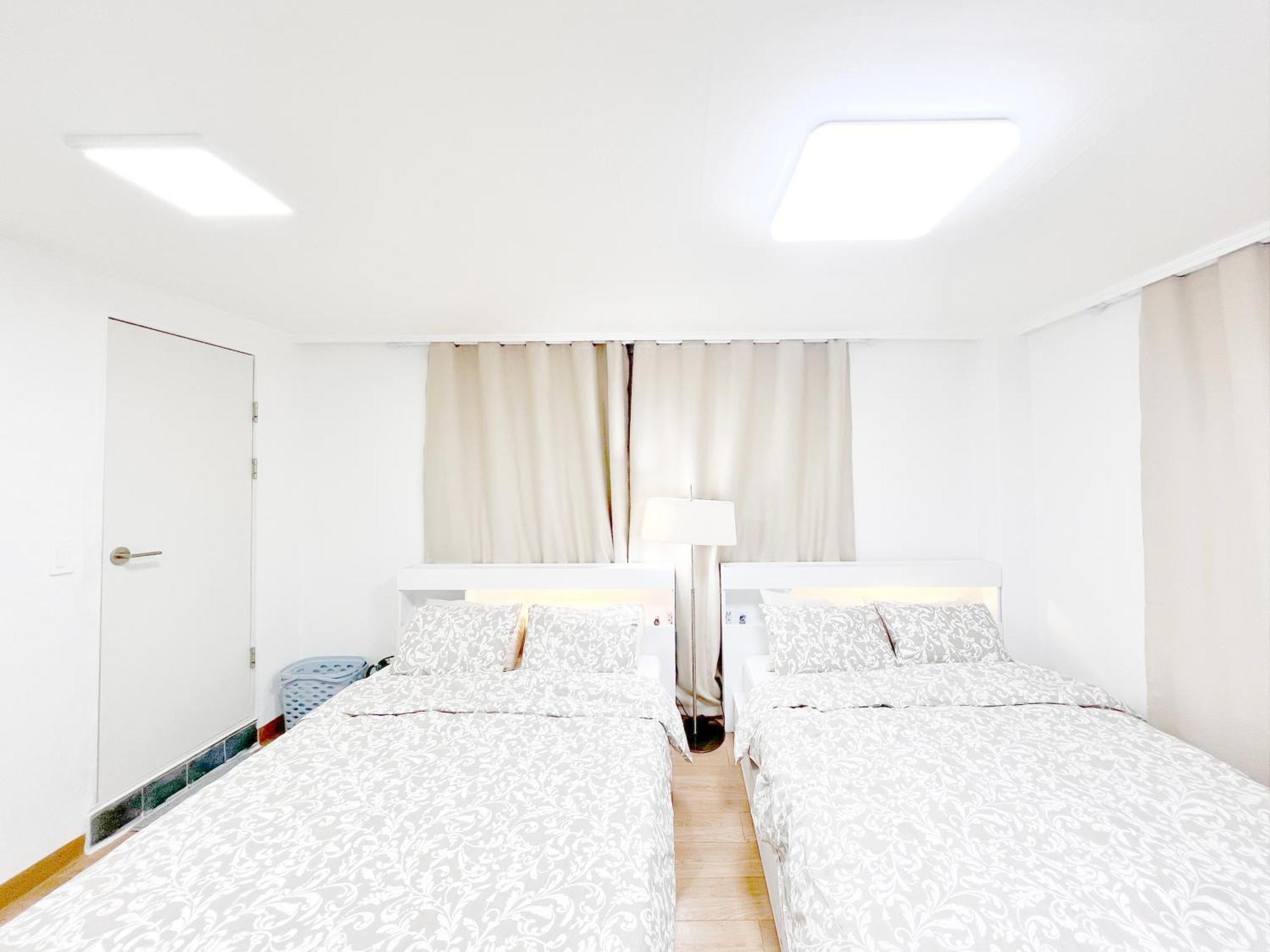 Villa Joy-30sec From Hongdae Subwaystop-elevator