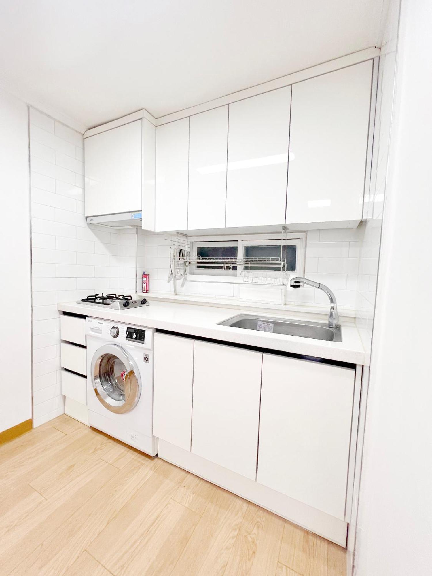 Villa Joy-30sec From Hongdae Subwaystop-elevator