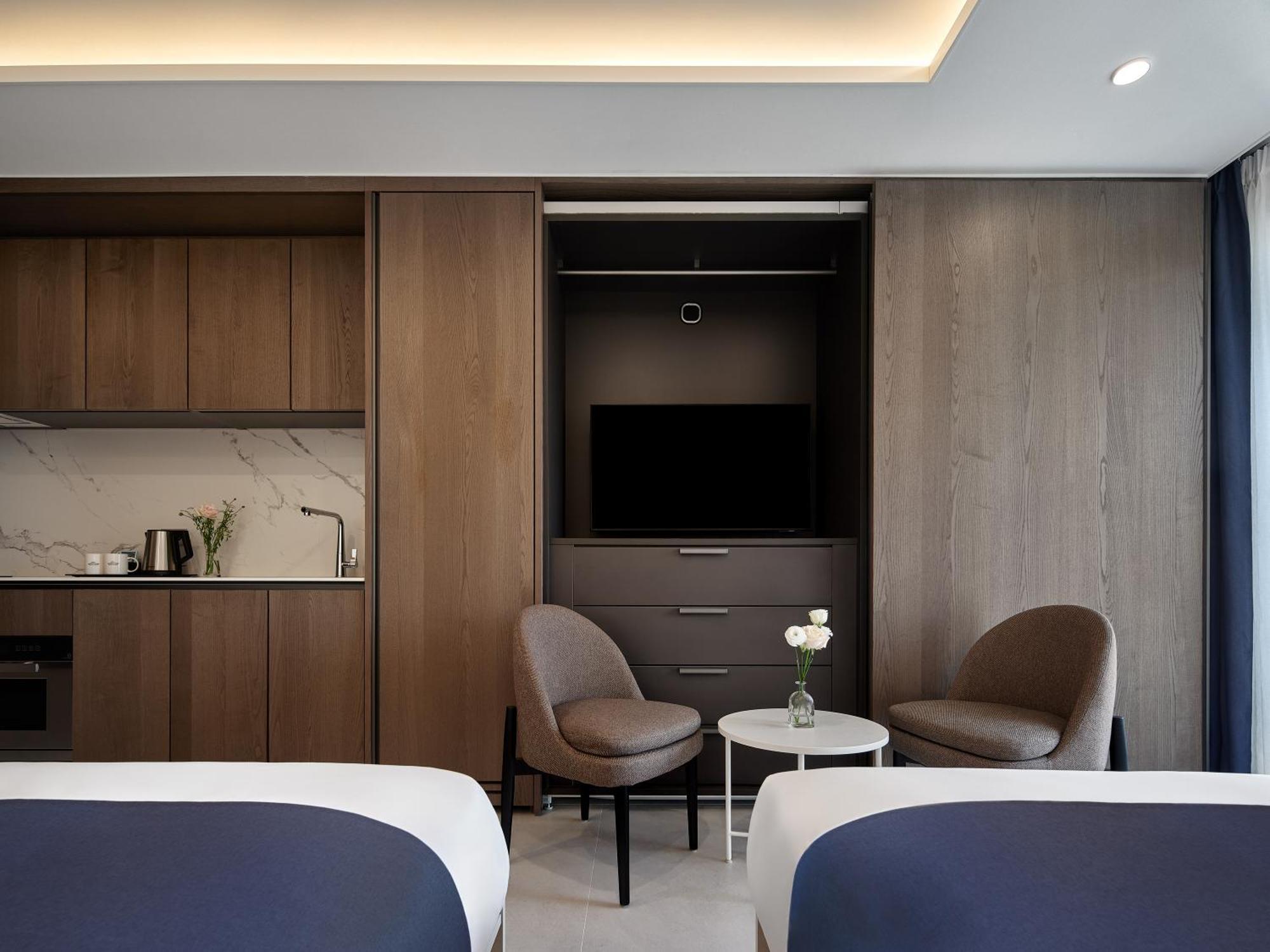 Hotel The Botanik Sewoon Myeongdong 4*