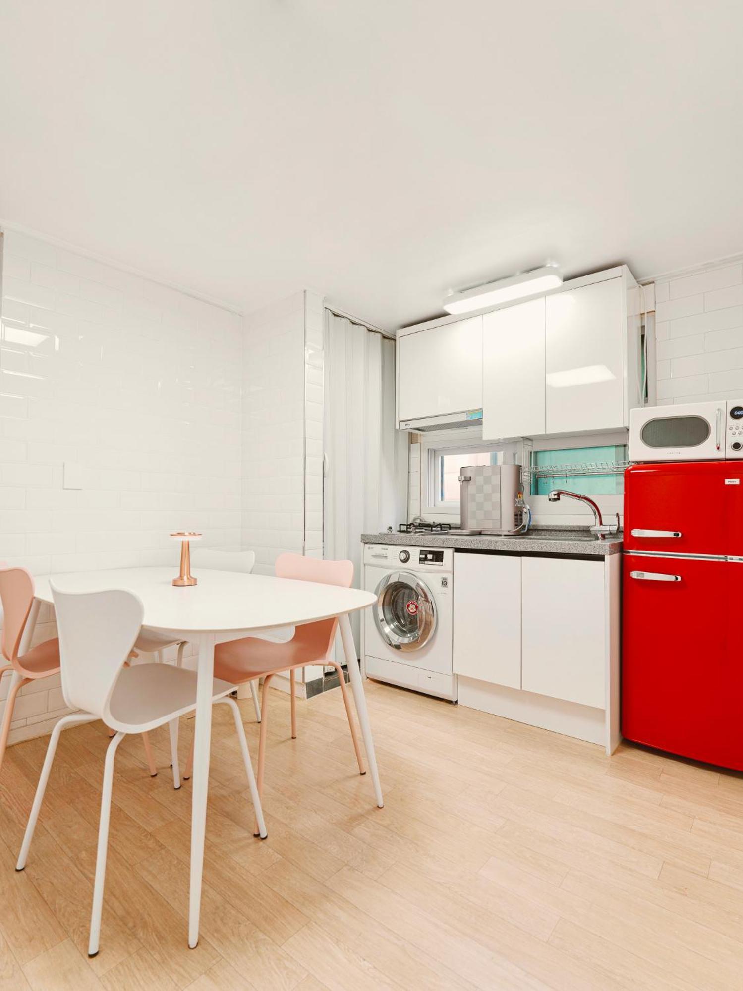 Villa Joy-30sec From Hongdae Subwaystop-elevator