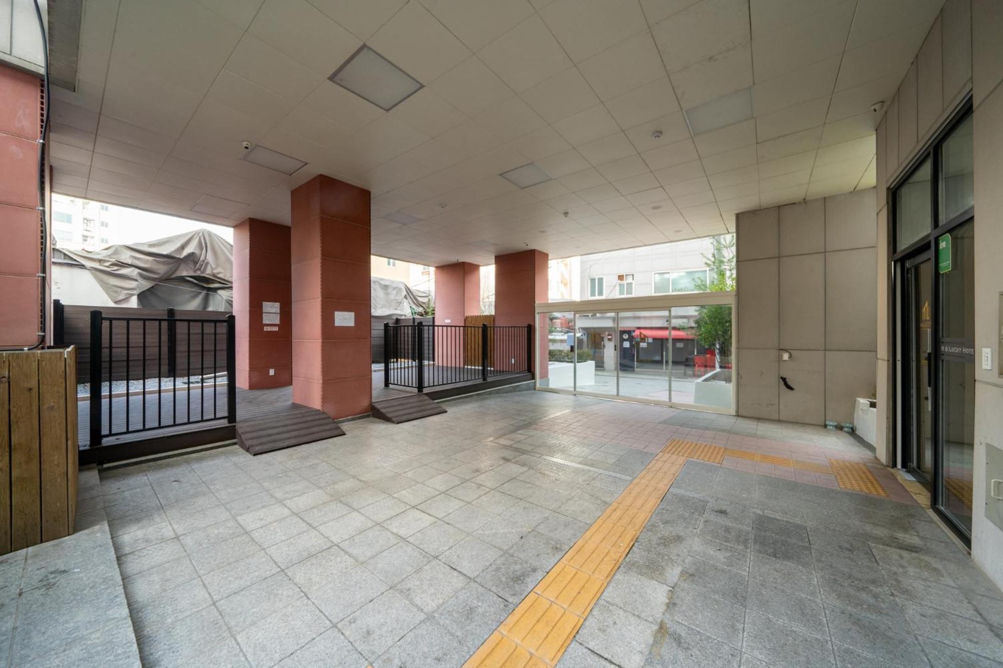 Hotel Mnlucky