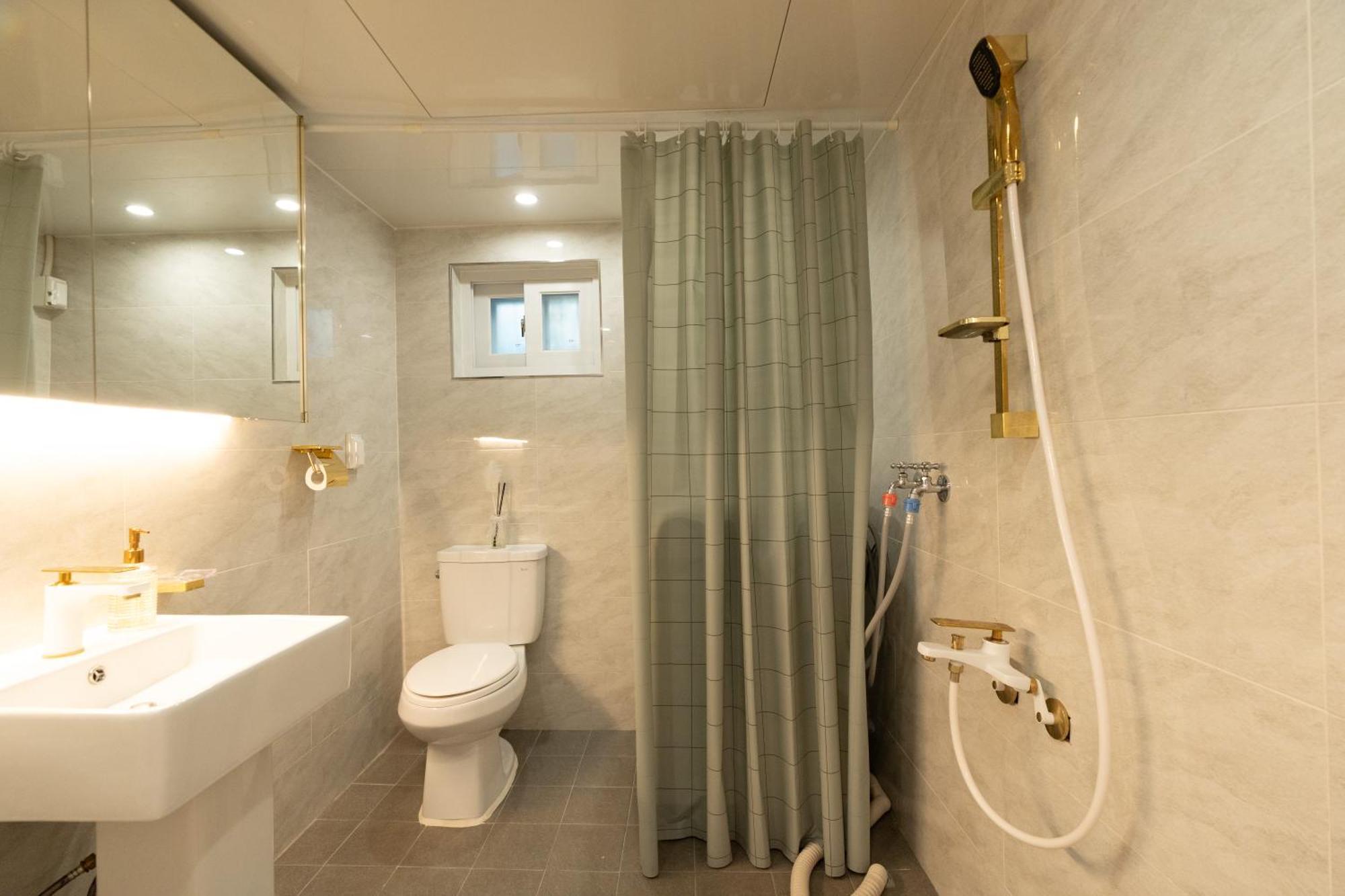 Cozy House- Yongsan, Itaewon, Noksapyeong Station, 2r3b Apartment