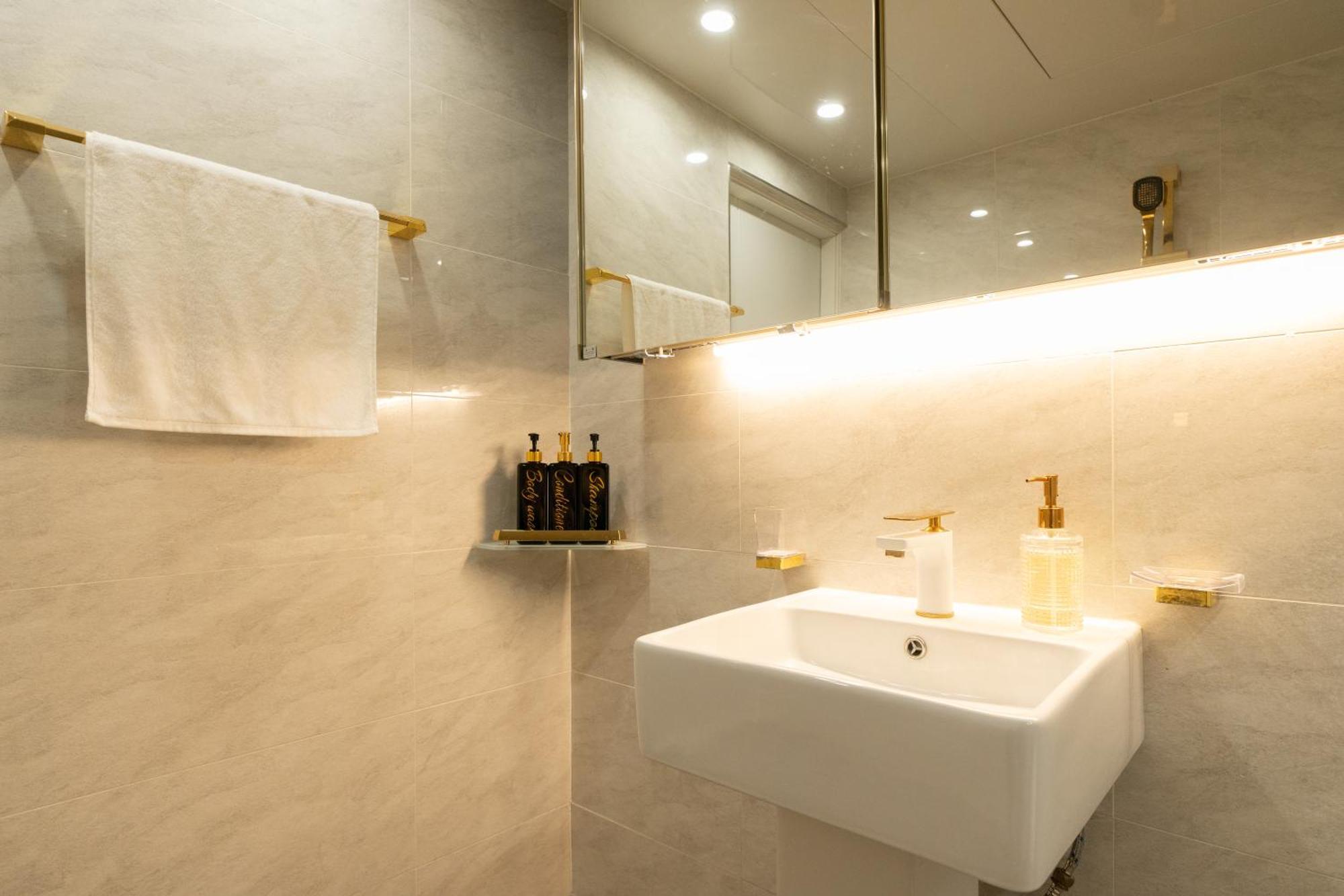 Cozy House- Yongsan, Itaewon, Noksapyeong Station, 2r3b Apartment