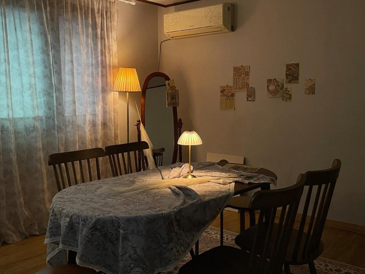 Apartment # Hongdae 10 Minutes # 4 For 12 People # Hongje Station 5 Minutes