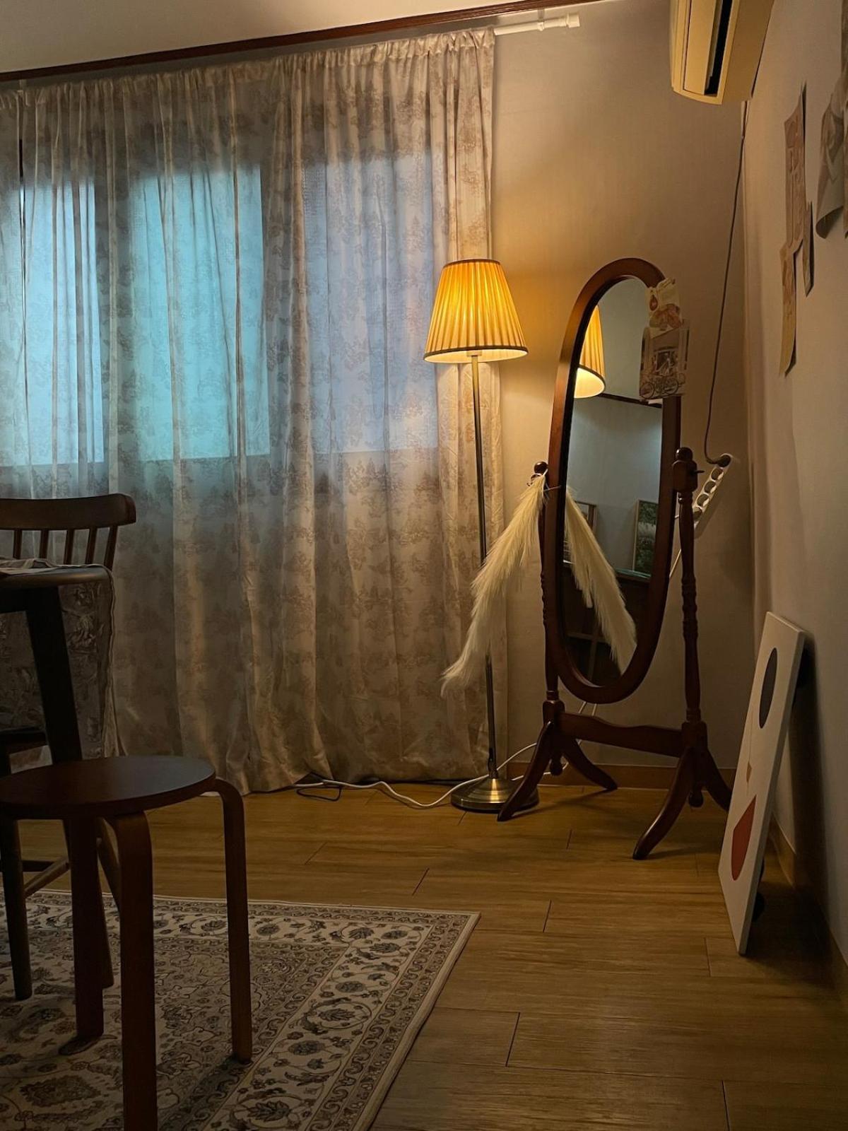 Apartment # Hongdae 10 Minutes # 4 For 12 People # Hongje Station 5 Minutes *