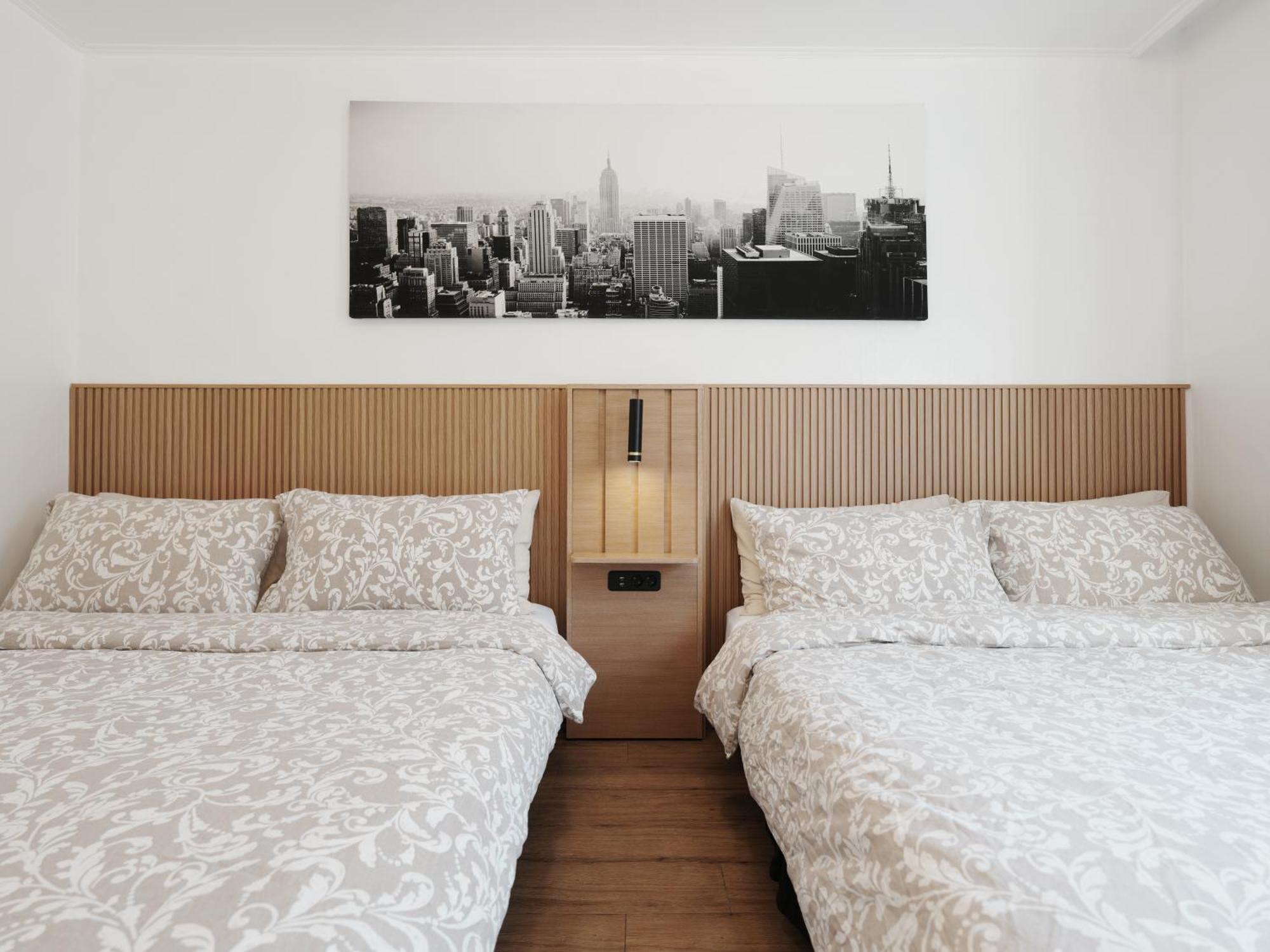 Villa Joy-30sec From Hongdae Subwaystop-elevator *