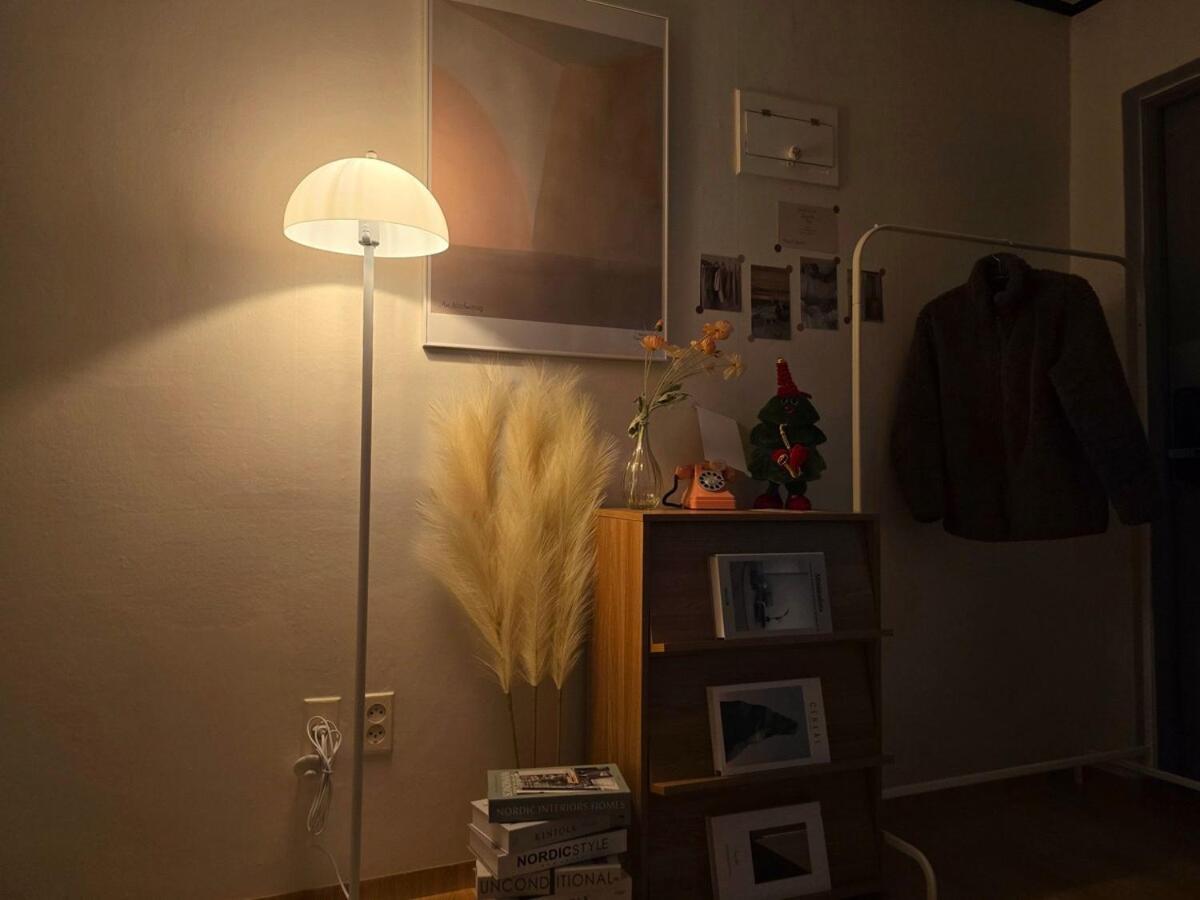 # Itaewon 10 Minutes On Foot # Hangangjin Station 3 Minutes # Hannam Hot Place # Private 3 Person Single 2 Apartment Seoul