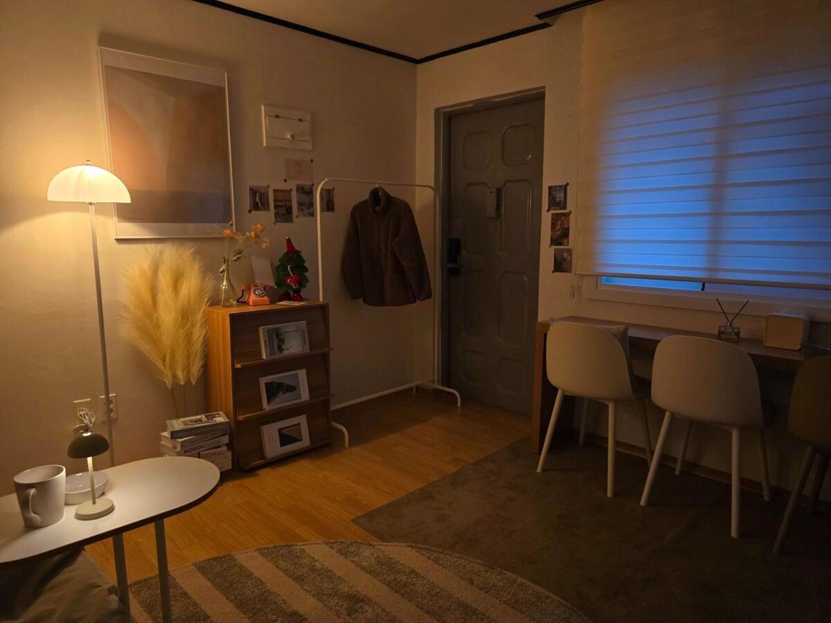 # Itaewon 10 Minutes On Foot # Hangangjin Station 3 Minutes # Hannam Hot Place # Private 3 Person Single 2 *