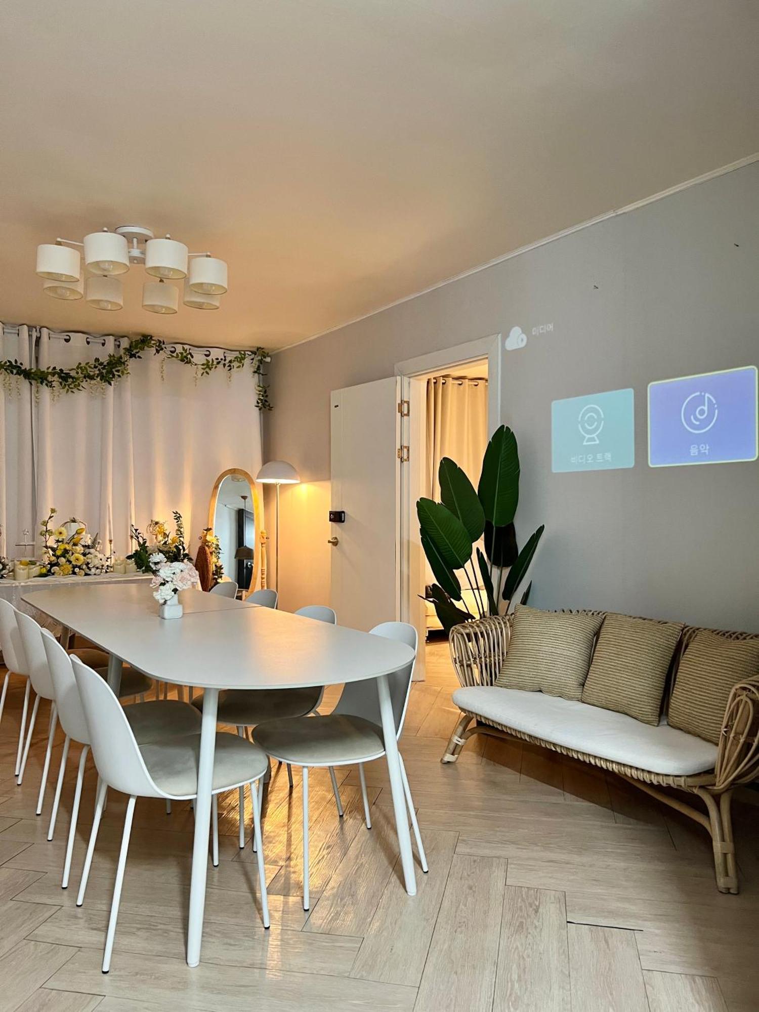 Center Of Gangnam 2rooms&2bathrooms * Seoul