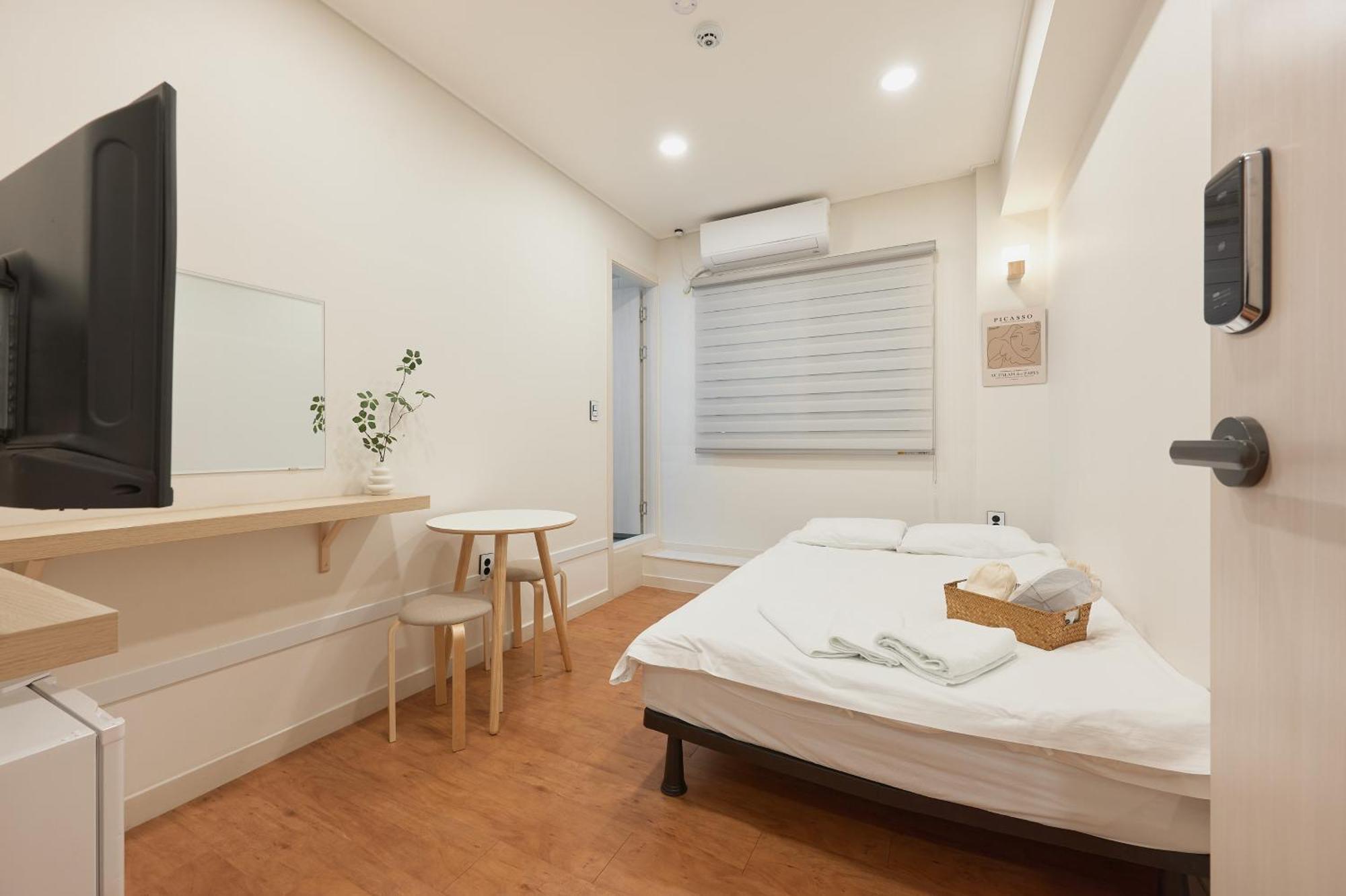Dawoo House 2 In Hongdae *