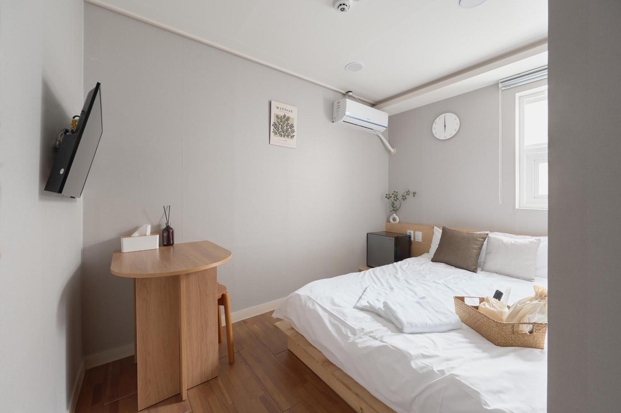 Dawoo House 2 In Hongdae Seoul