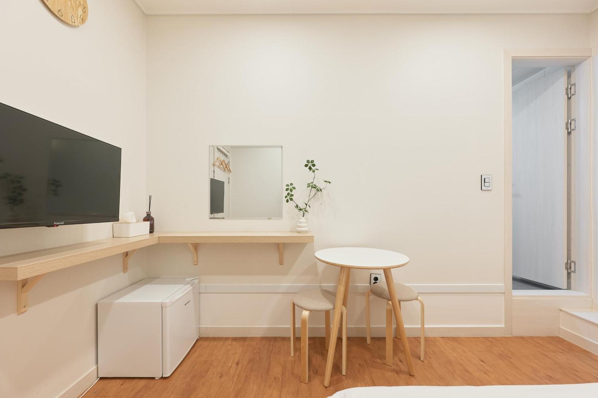 Dawoo House 2 In Hongdae * Seoul
