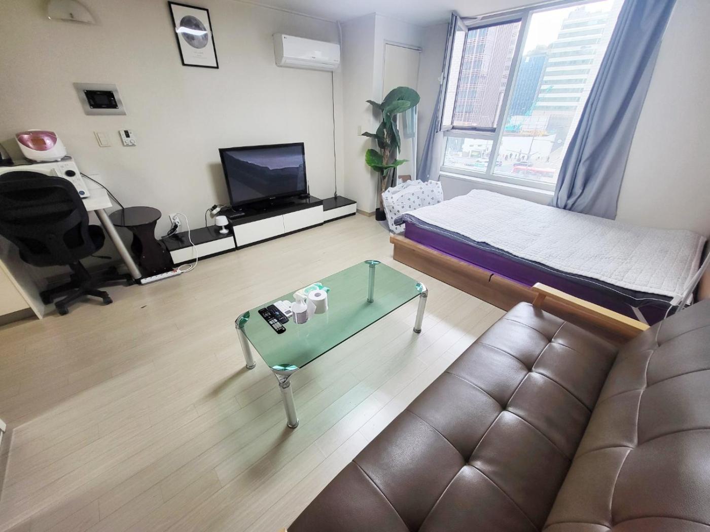 Apartment 3-2501 #5min Gangnam St# Livingroom #sofa #metro Line No2 Seoul