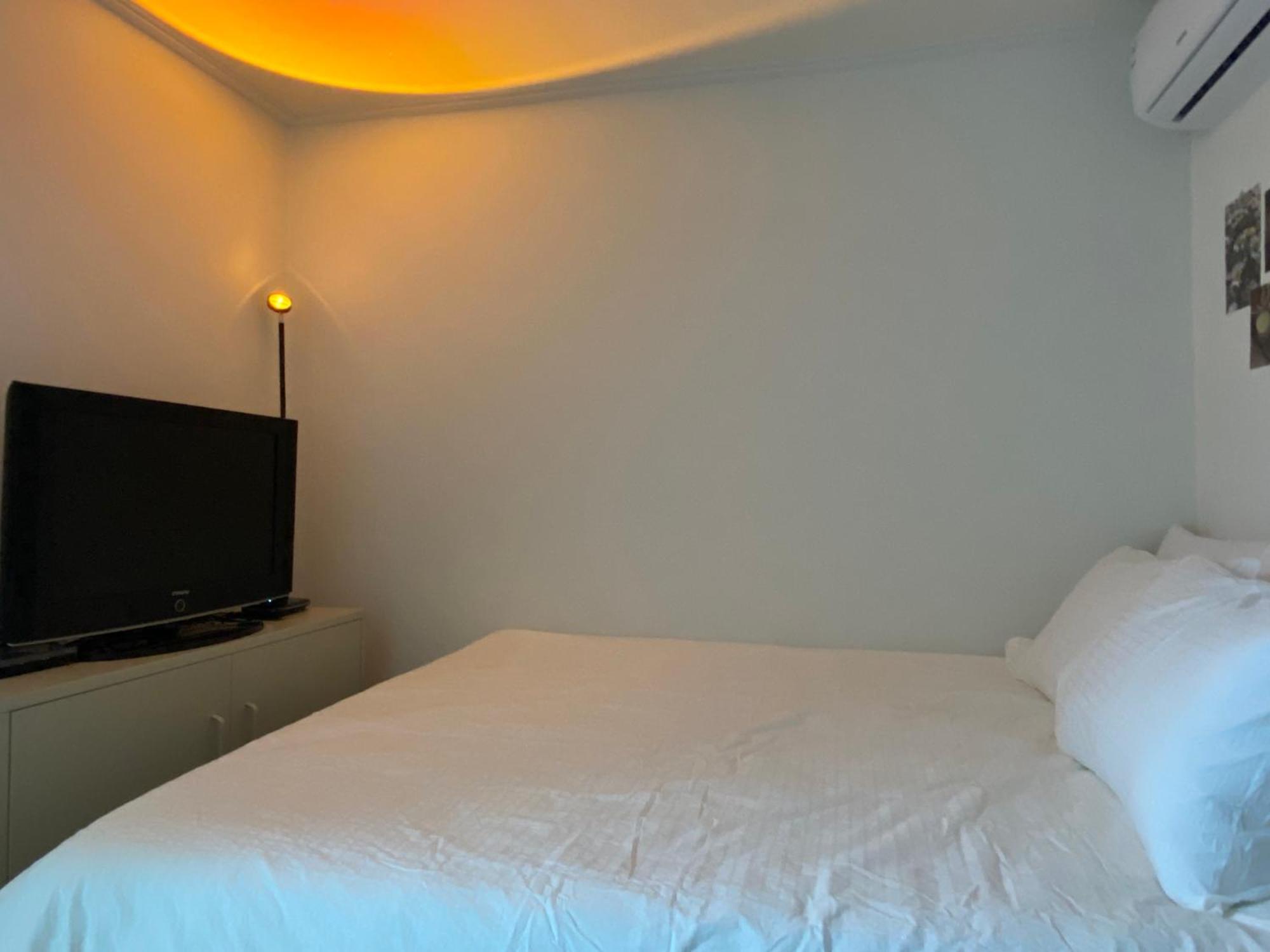 Sweethome, 2 & Beds By Kunkook Station Line2,7 Seoul