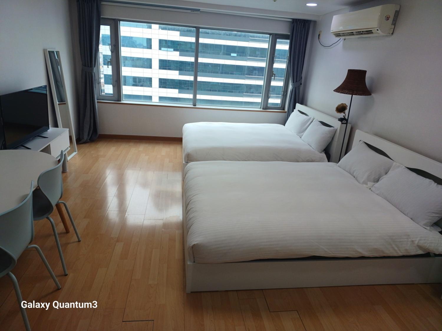 Hongdae Guesthouse3 1min From Hongik Uni Station Exit #1 * Seoul