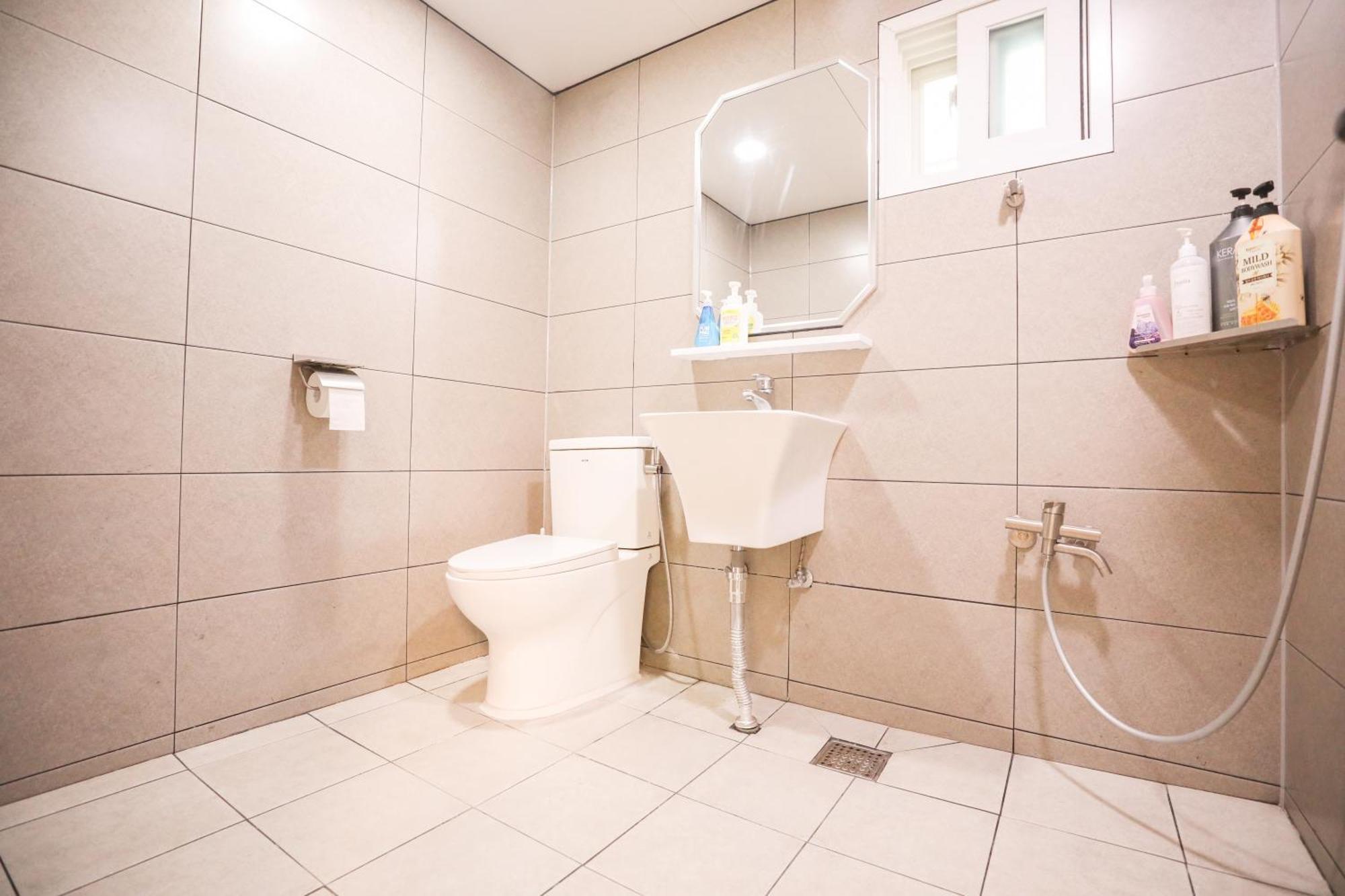 Hongik Univ Station Greenery Terrace House Apartment *