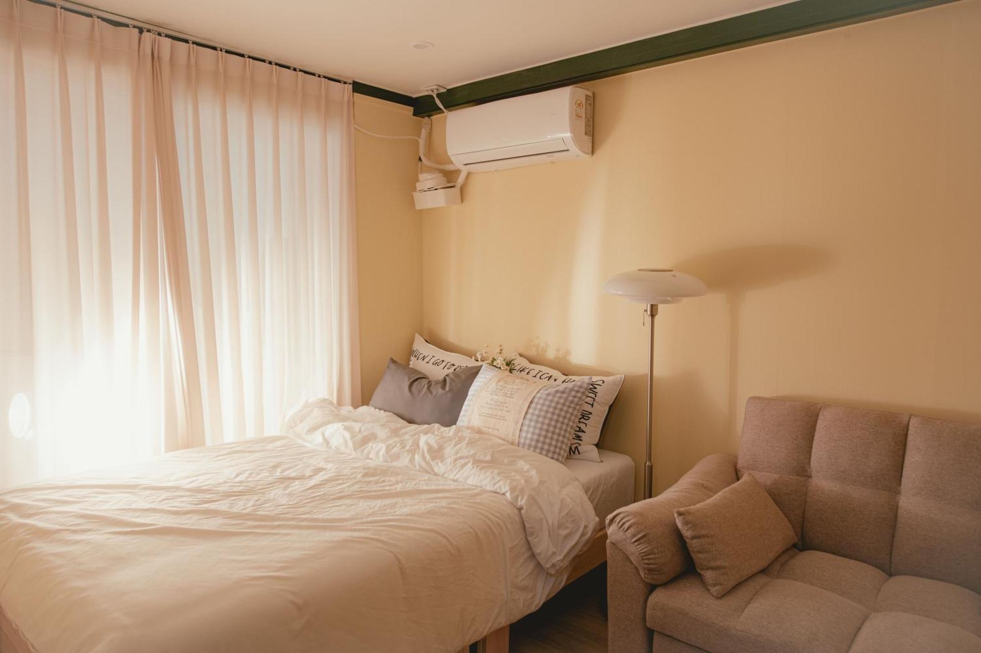 Hongik Univ Station Romantic Rooftop-house *