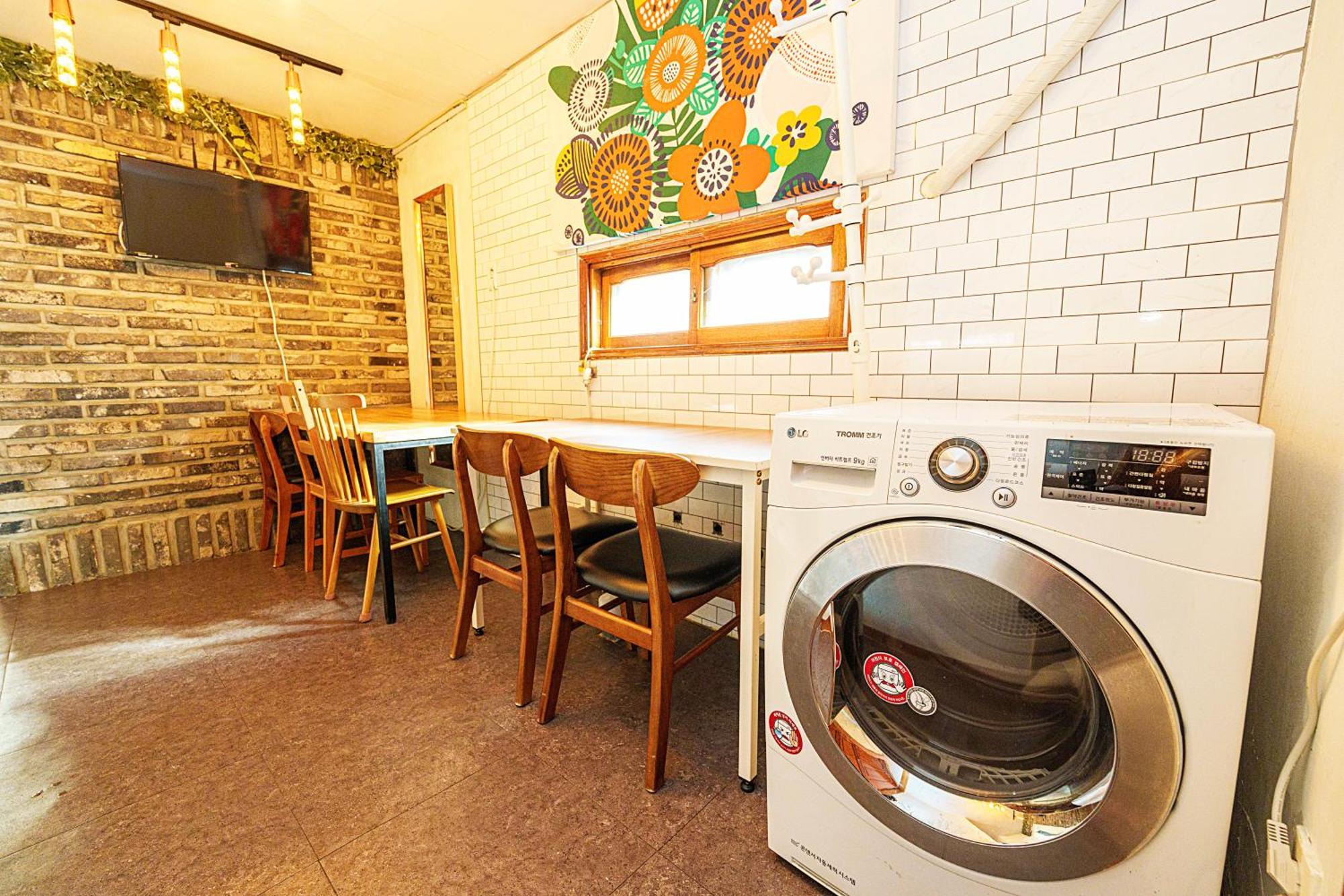 3-gu&anne House Hongdae 6room & 4bath House *