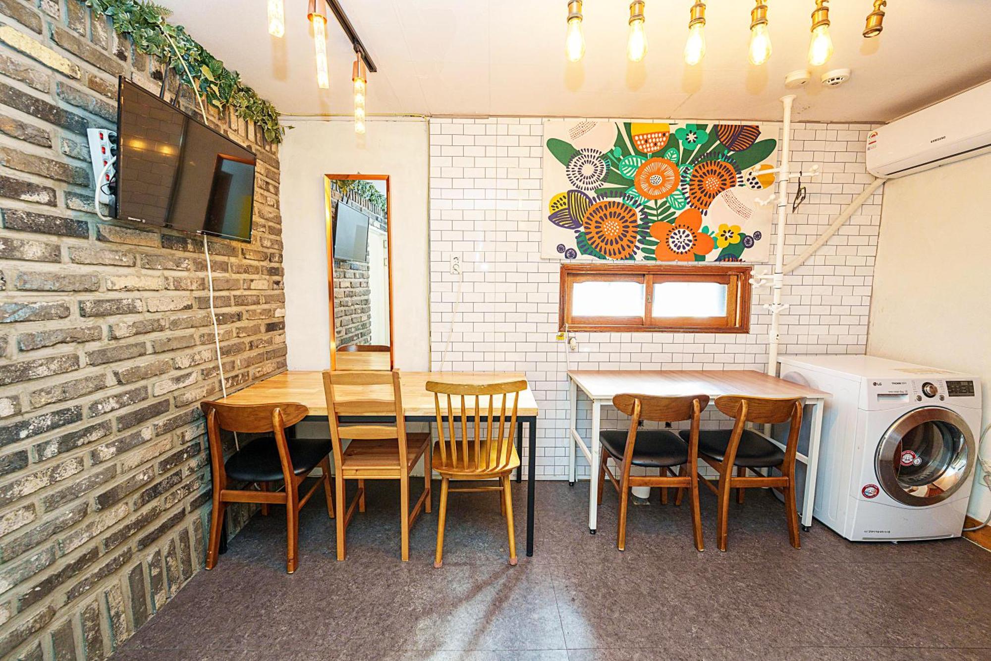 3-gu&anne House Hongdae 6room & 4bath House * Seul