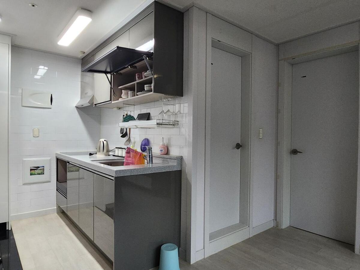 Sadang Station Double And Single Apartment Seoul
