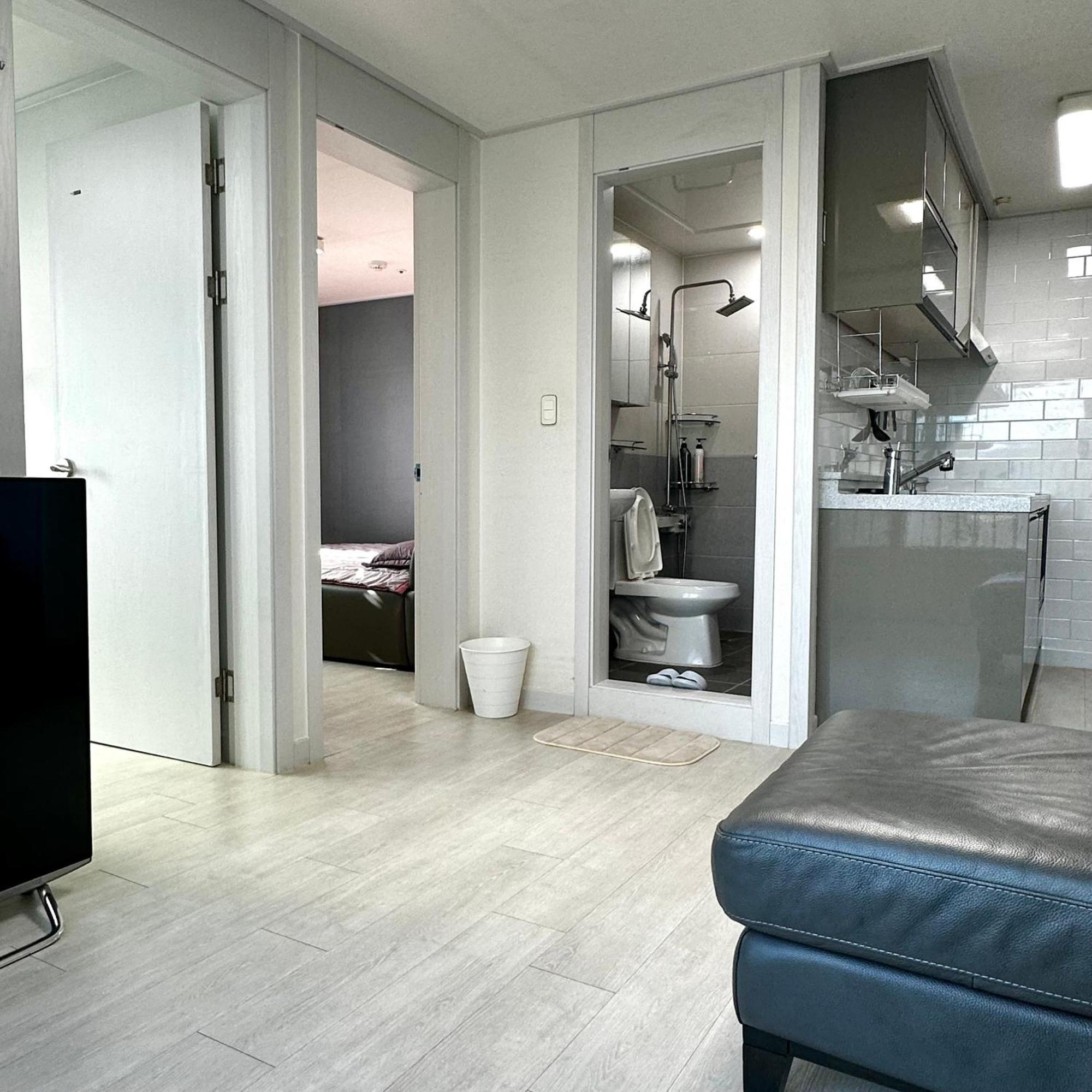 Sadang Station Double And Single Apartment Seoul