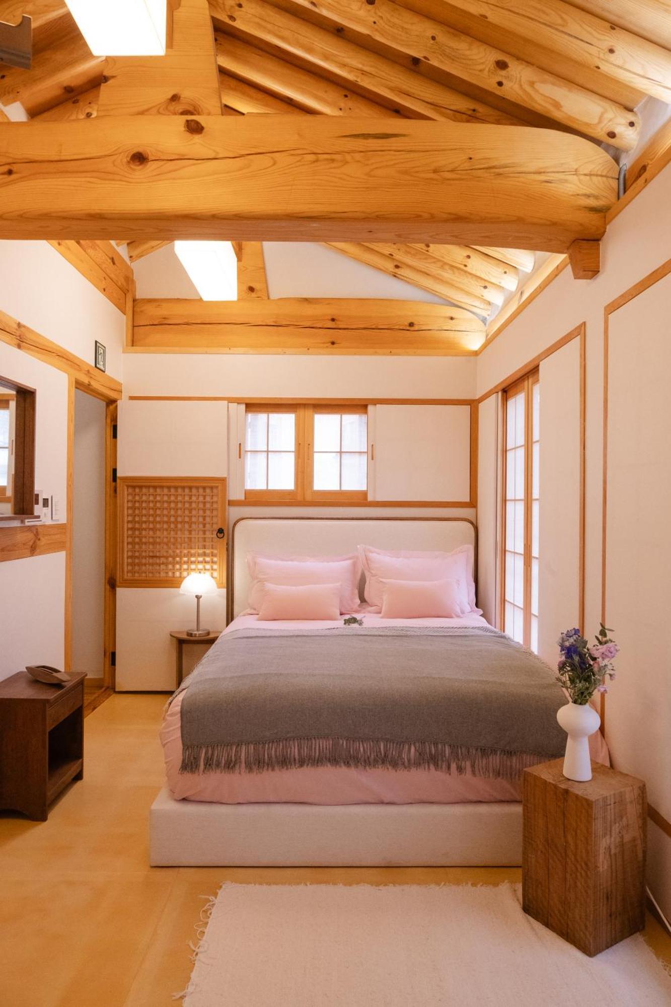 Villa Numaru Two Exclusive Entire Hanoks In Seochon *