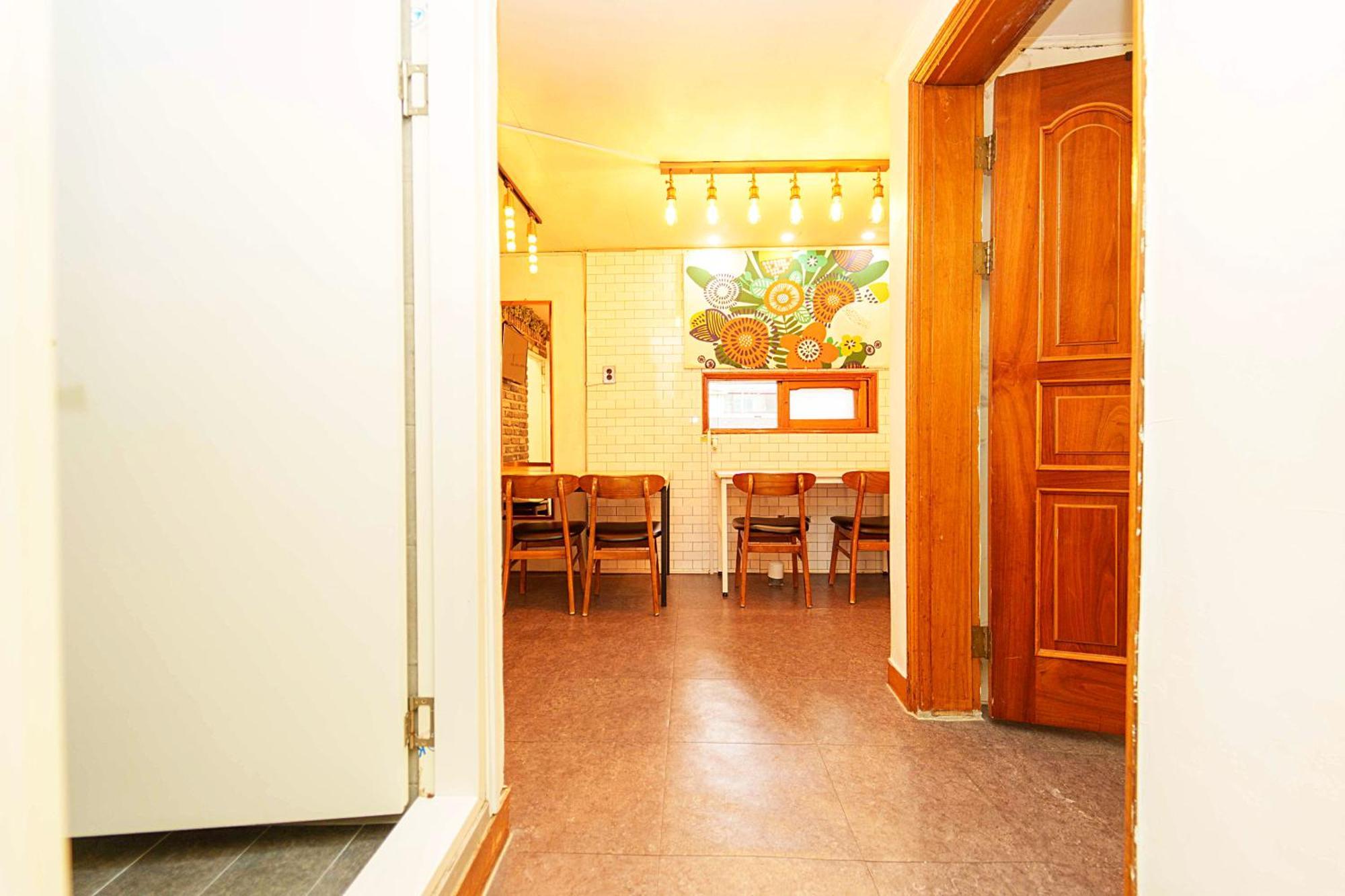 3-gu&anne House Hongdae 6room & 4bath House