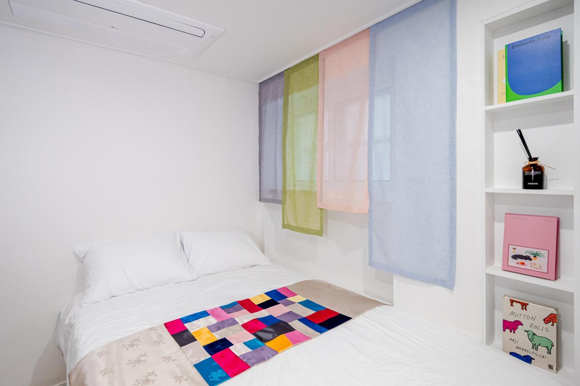Ikseon Atelier Hostel