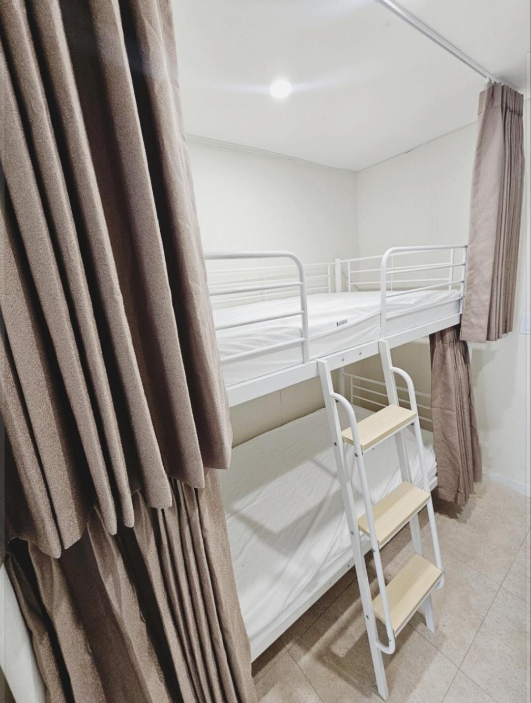 Capsule hotel Aall Train Station 2 *