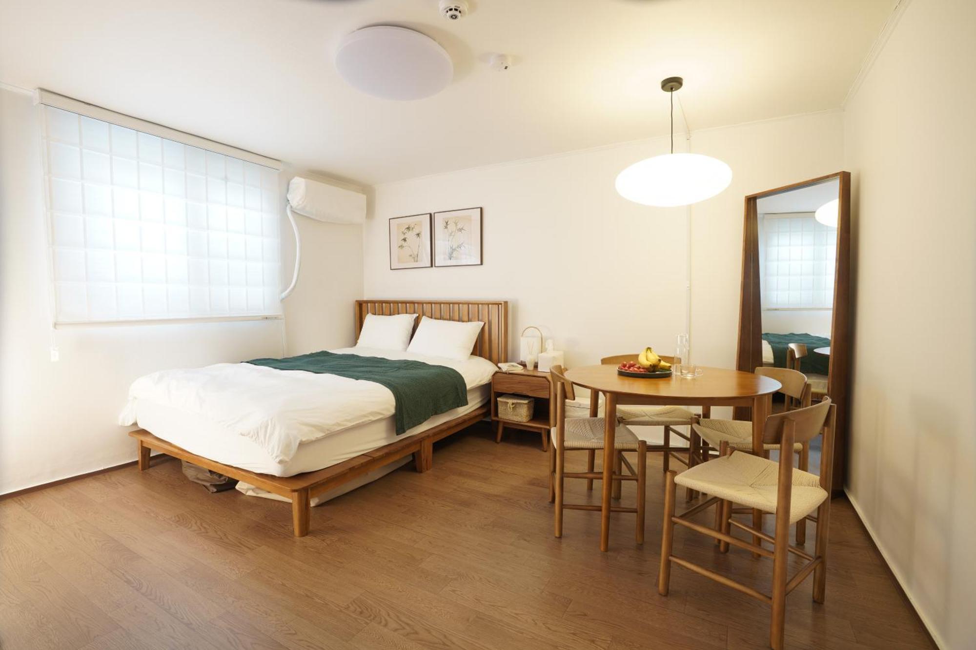 Apartment Hongik Station 3 Minutes Away From The Seoul
