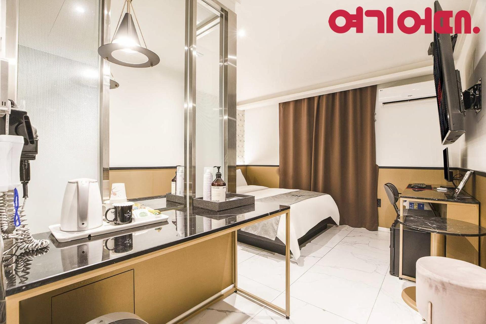 Gugi Hotel 2*