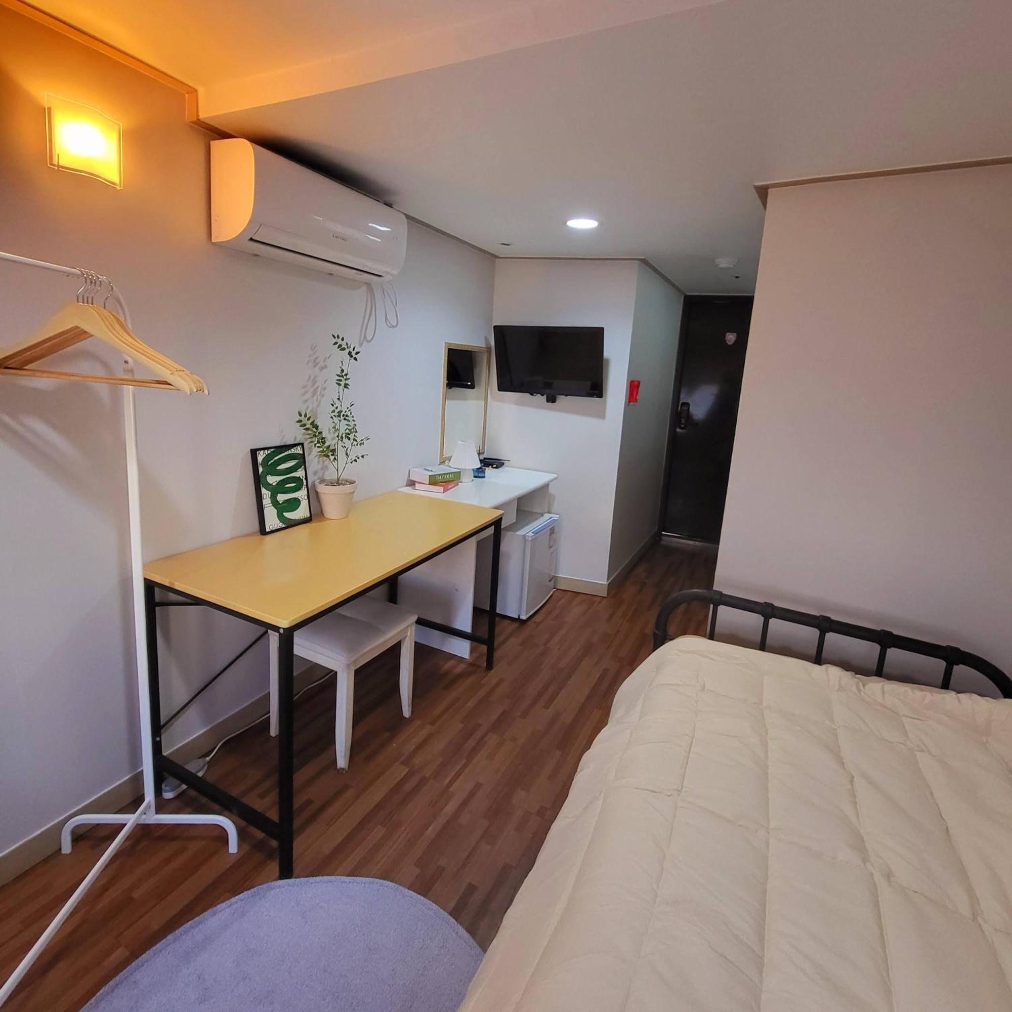 2u Hostel