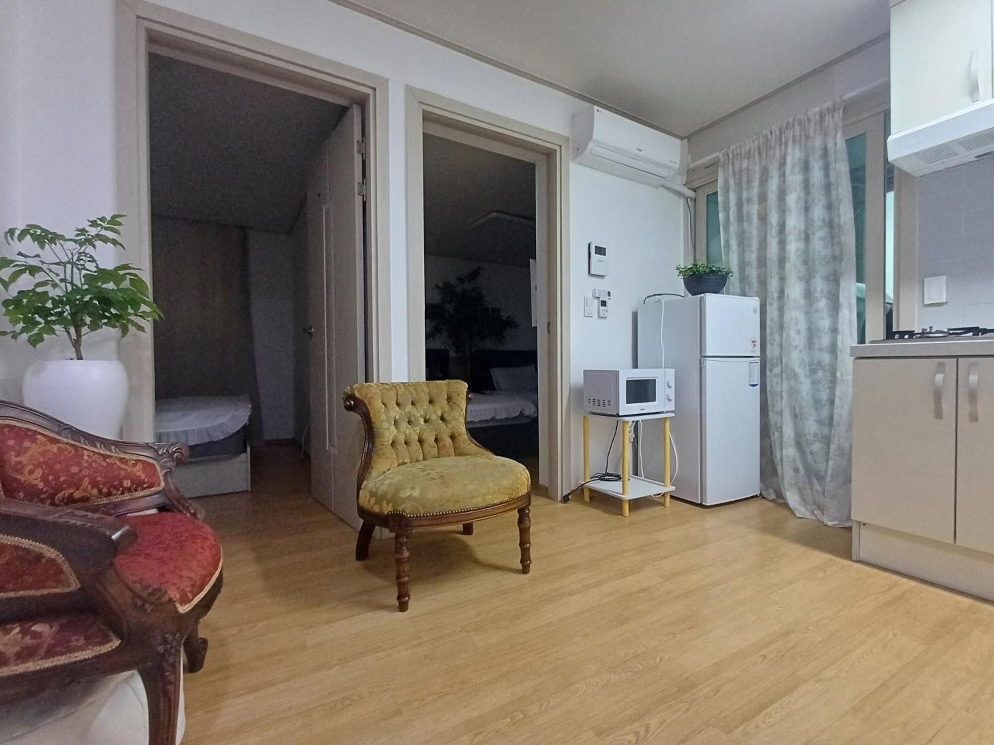 Apartment Two Cozy And Cool House Food Alley