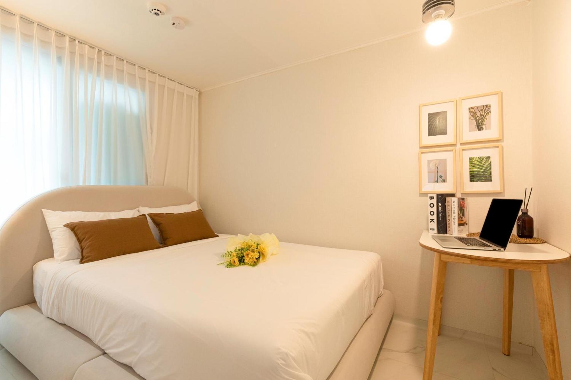 Apartment Modernstay Hongdae#mangwon Local Market 10mins, Hongdae, Airport Bus, Hanriver Park 10min,family Seoul