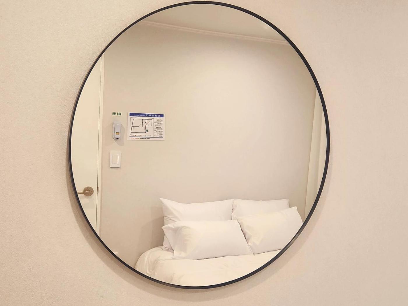 5-minute Walk From Hongdae Station, Hotel-style Bedding, 2 Rooms, Washer Dryer * Seul
