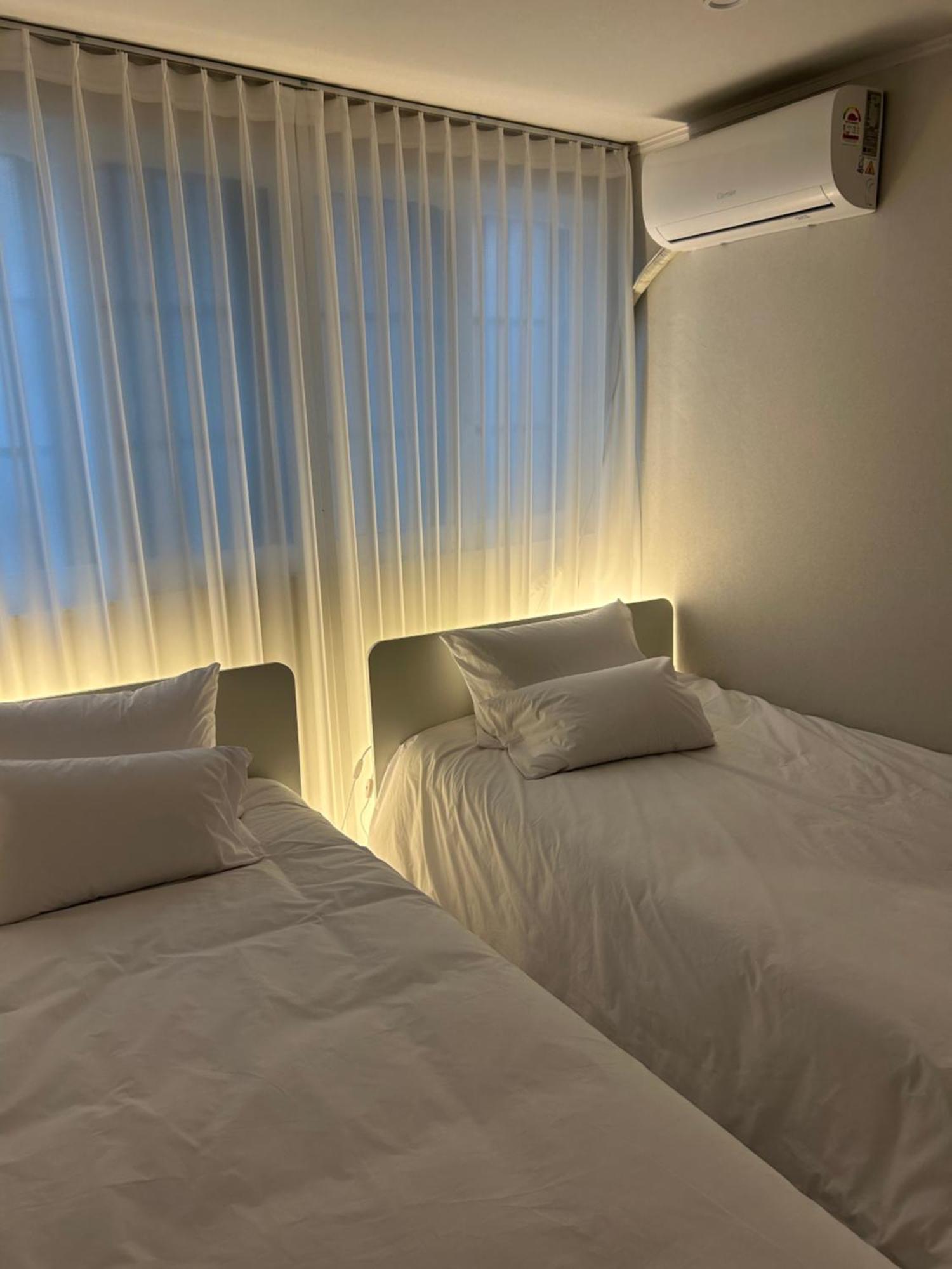 5-minute Walk From Hongdae Station, Hotel-style Bedding, 2 Rooms, Washer Dryer Apartamento Seul
