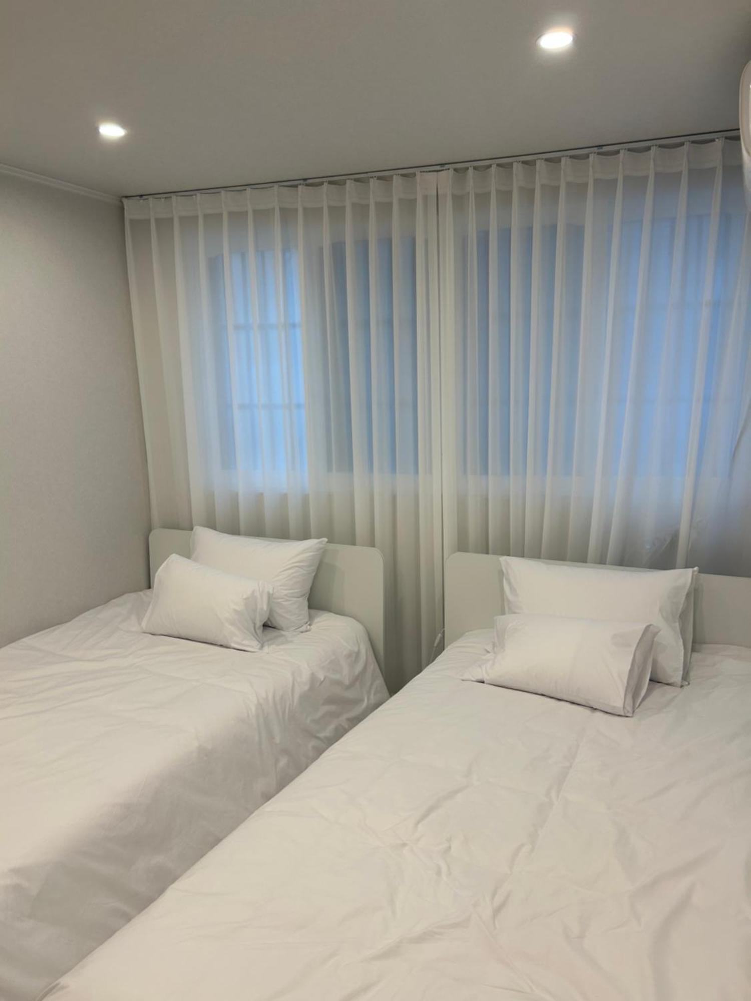 5-minute Walk From Hongdae Station, Hotel-style Bedding, 2 Rooms, Washer Dryer *