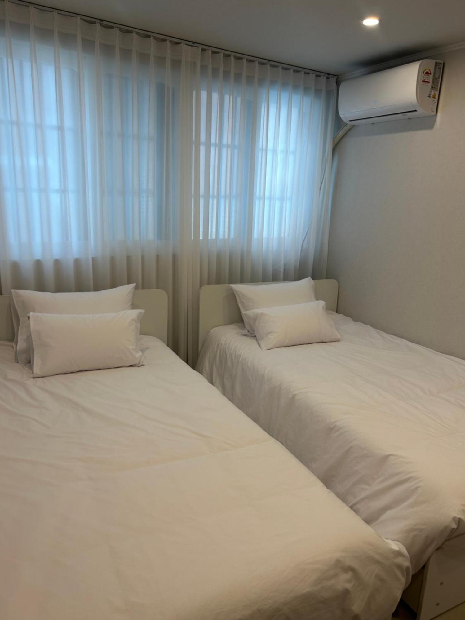 5-minute Walk From Hongdae Station, Hotel-style Bedding, 2 Rooms, Washer Dryer