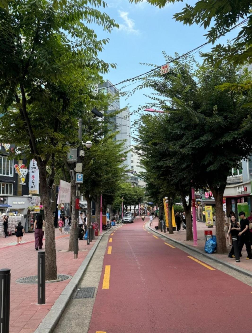5-minute Walk From Hongdae Station, Hotel-style Bedding, 2 Rooms, Washer Dryer Apartamento