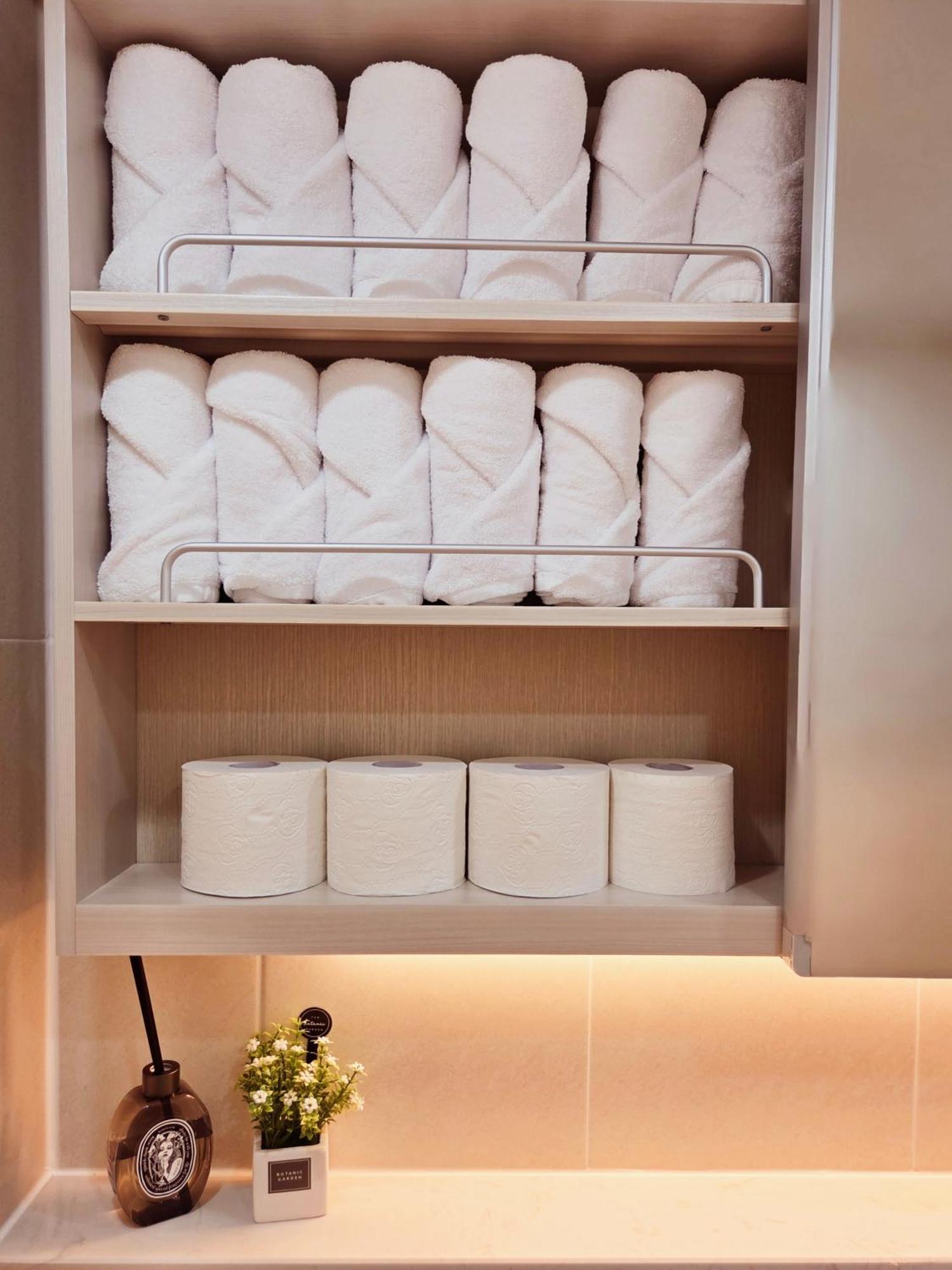 5-minute Walk From Hongdae Station, Hotel-style Bedding, 2 Rooms, Washer Dryer *