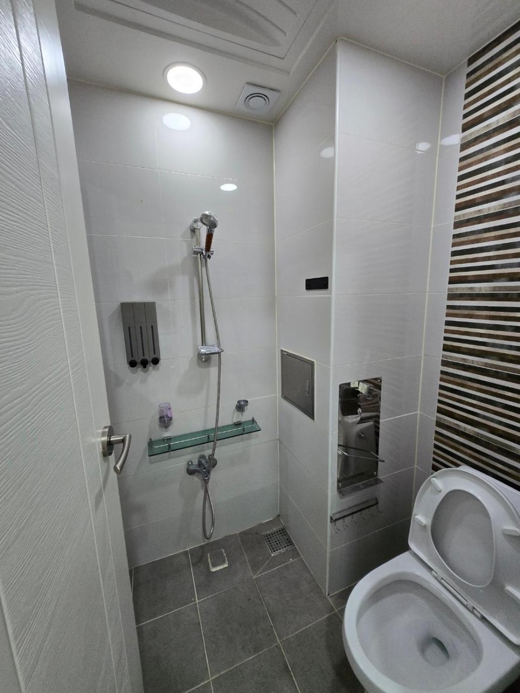 Apartment W House 201 *