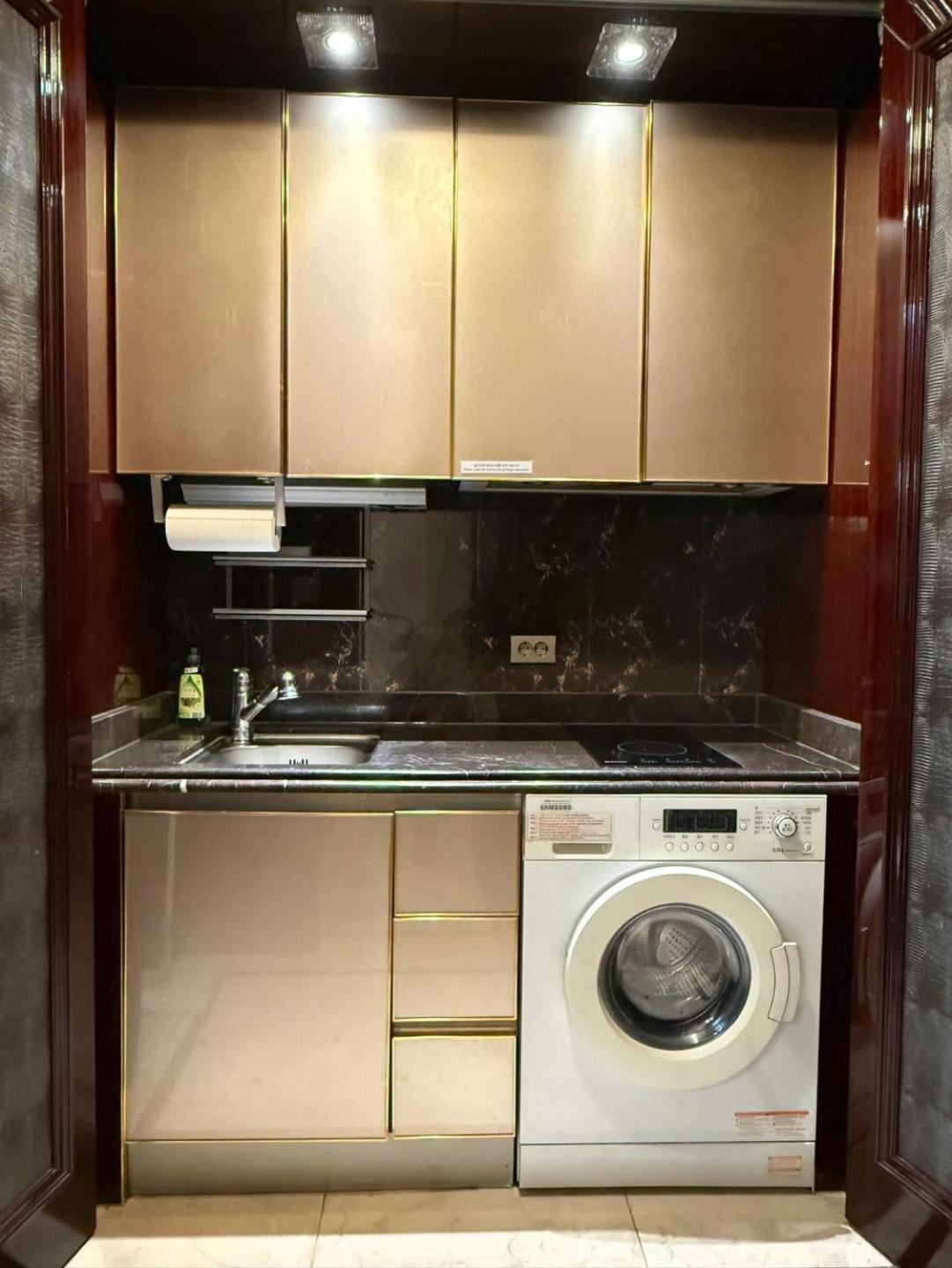 Gold Classic Gagnam Apartment *