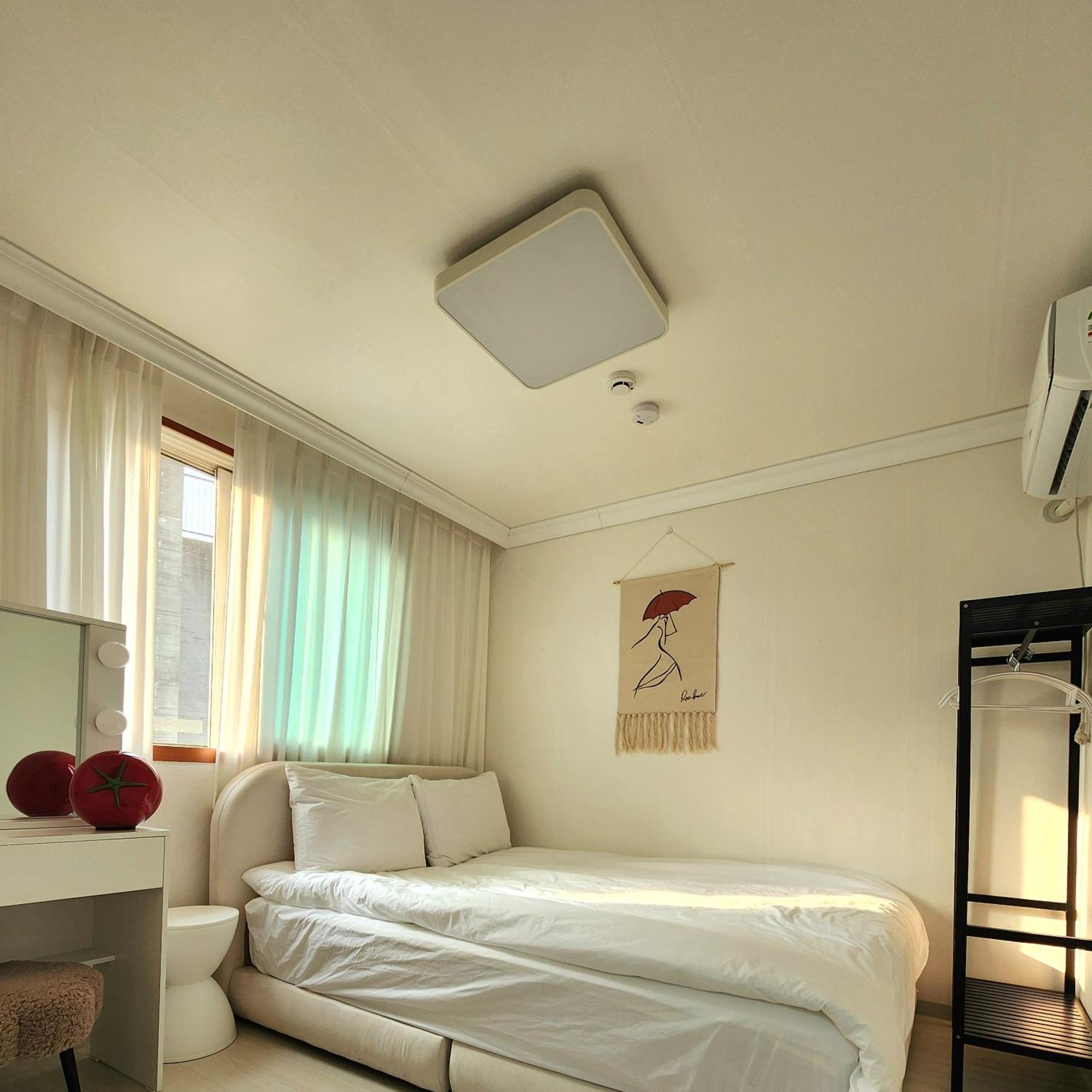 Apartment Charm In Seoul, 3r2b, Arex, Digitalmediacitystation 3minutes, Hongdae Seoul