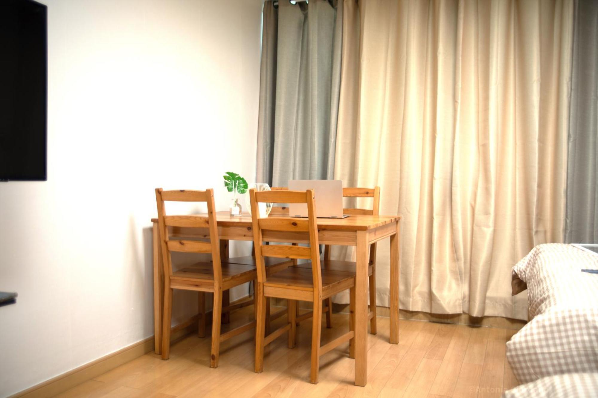 Apartment Hongdae Loading