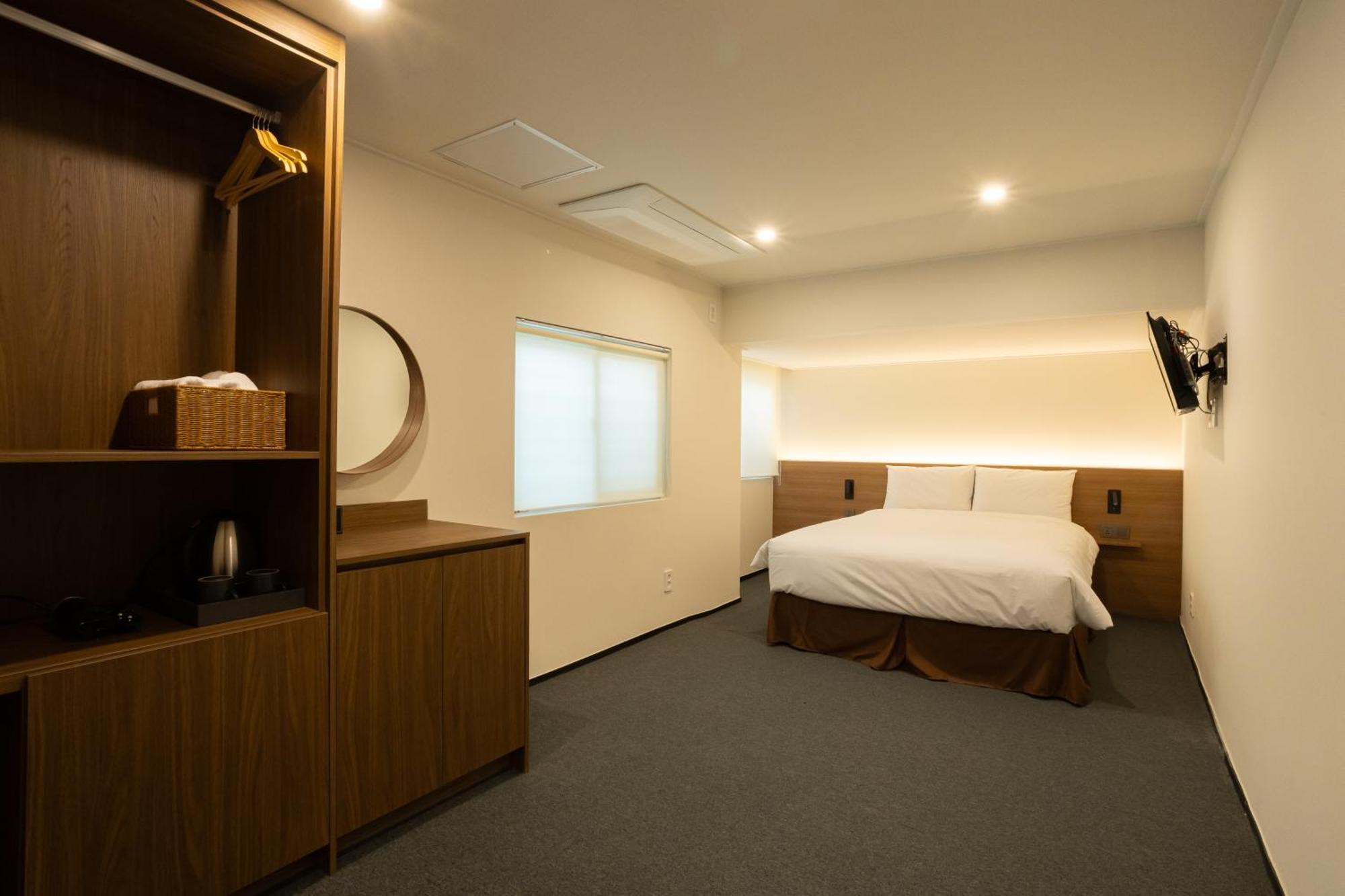 Maple Mansion Hongdae