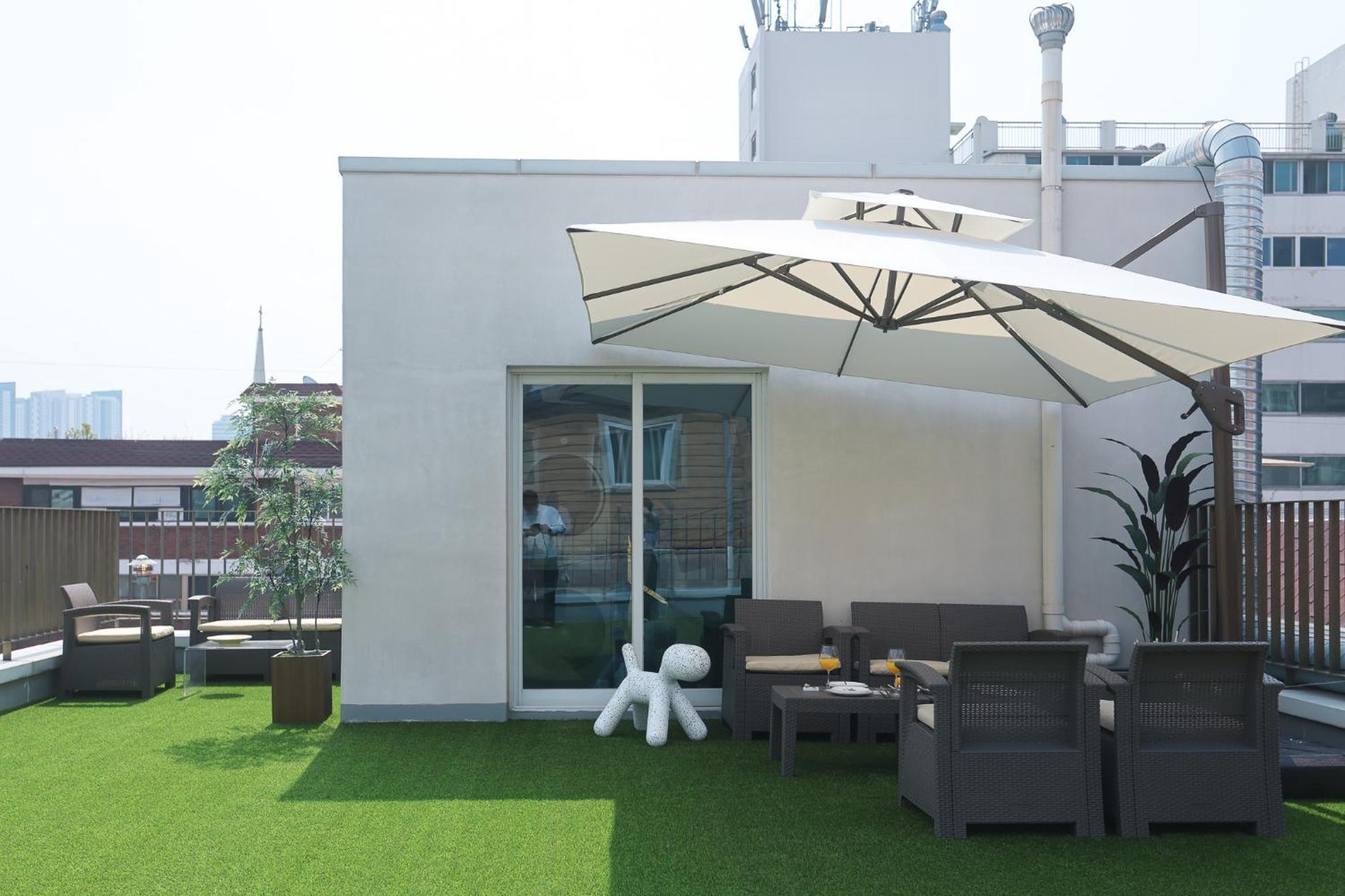 Free Airport Pickup, Europe In Hongdae