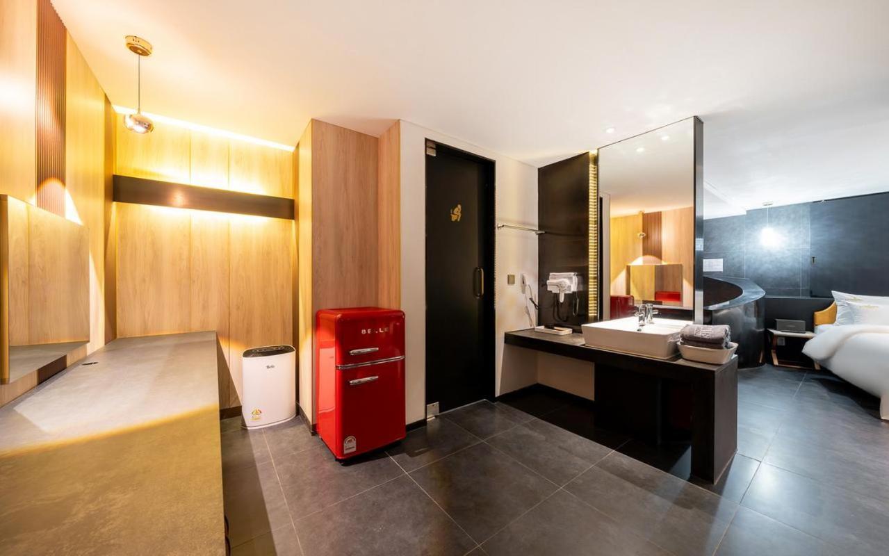 Yeoksam Lumiere Hotel