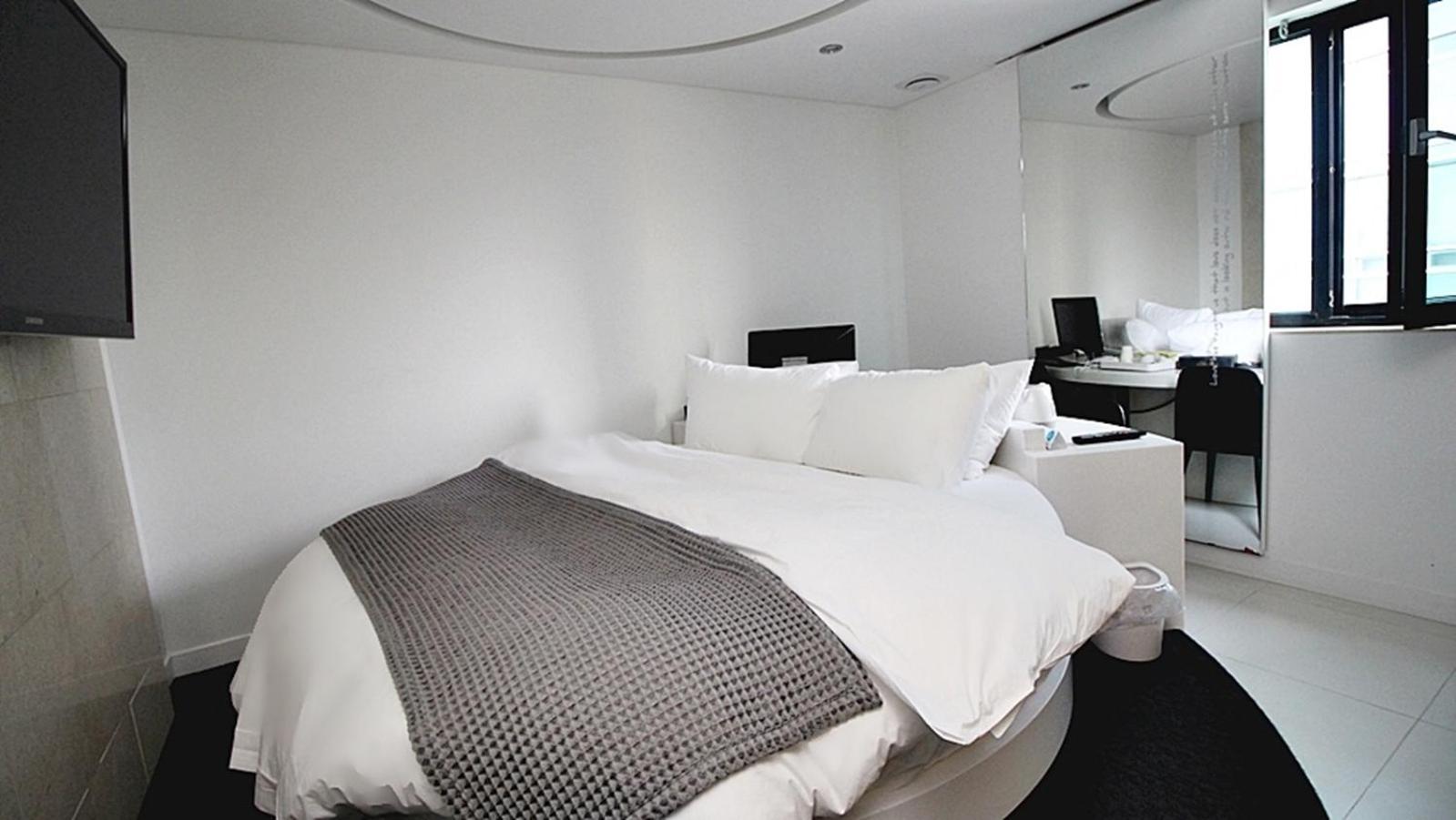 Hapjeong Circle Hotel