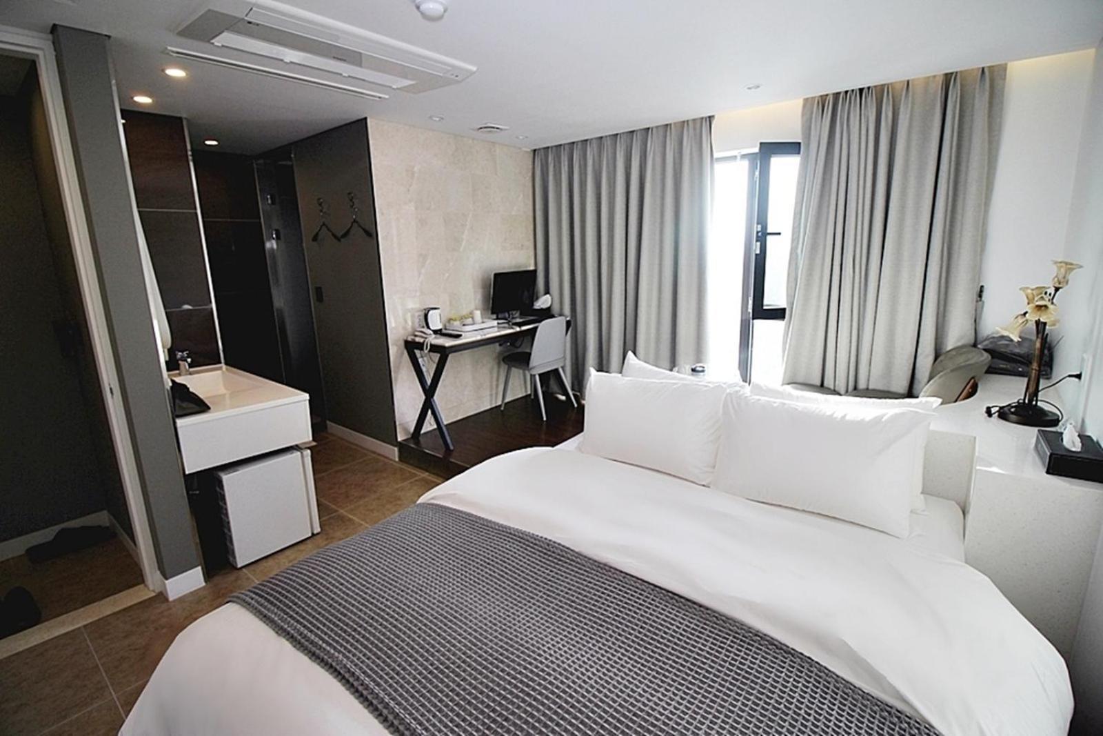 Hapjeong Circle 3* Seoul
